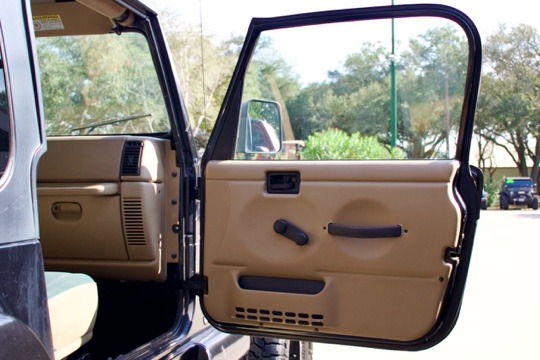 Used-2000-Jeep-Wrangler-Sahara