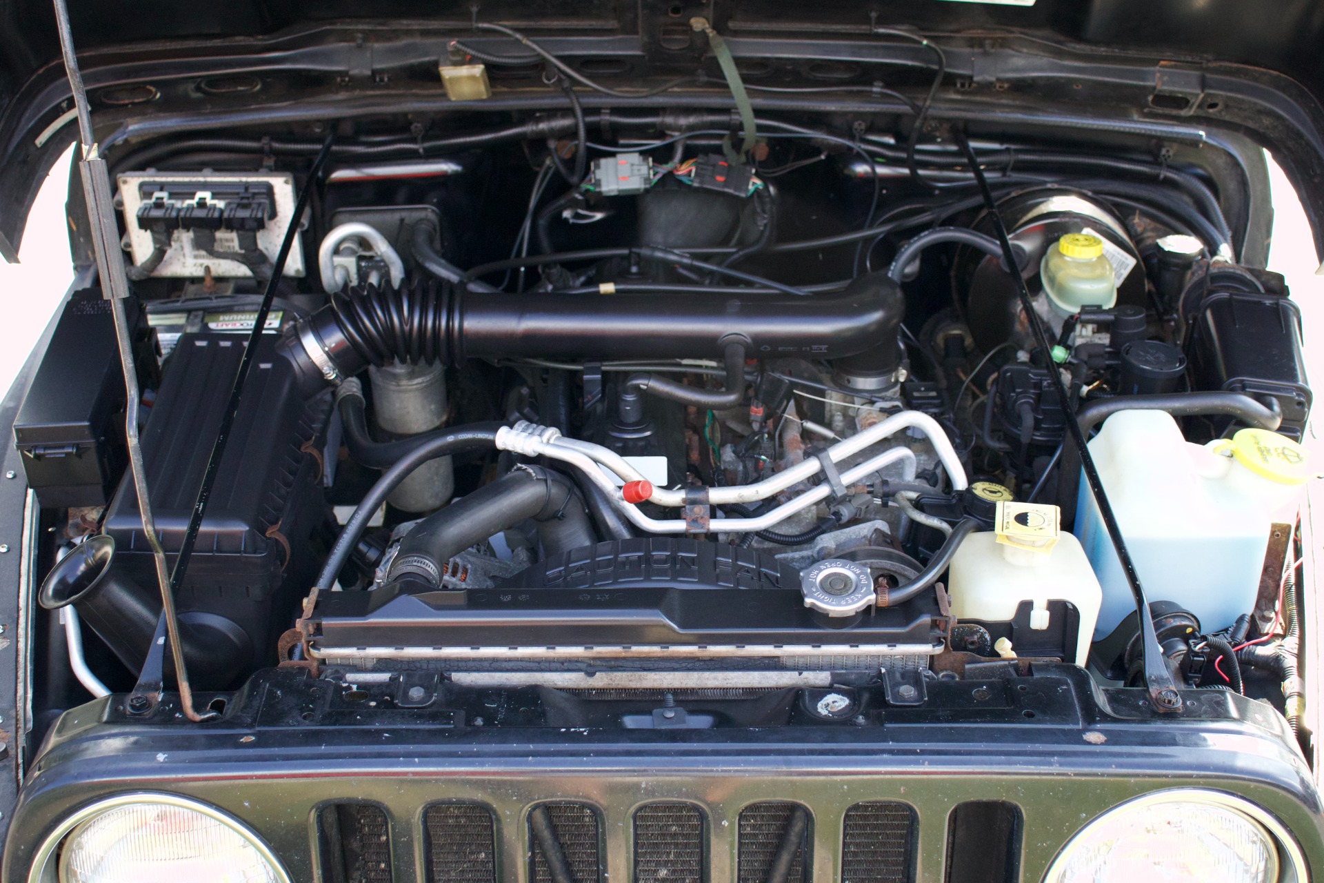 Used-2000-Jeep-Wrangler-Sahara