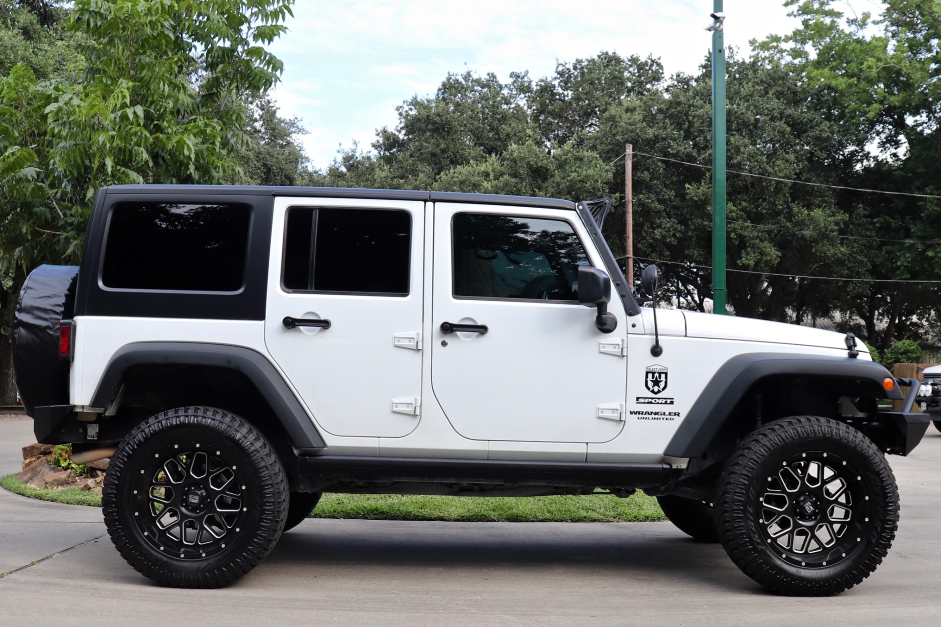 Used-2016-Jeep-Wrangler-Unlimited-Sport