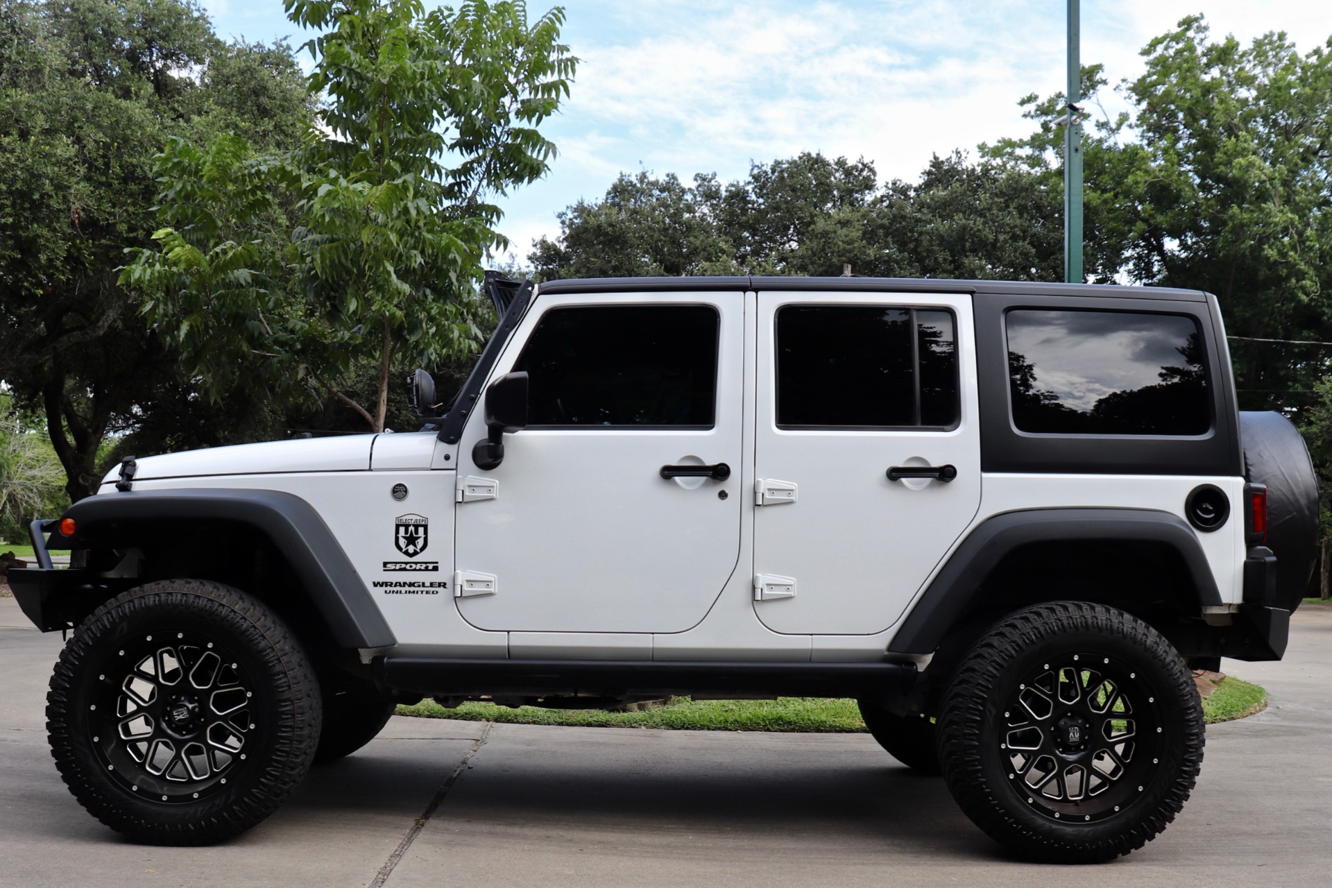 Used-2016-Jeep-Wrangler-Unlimited-Sport