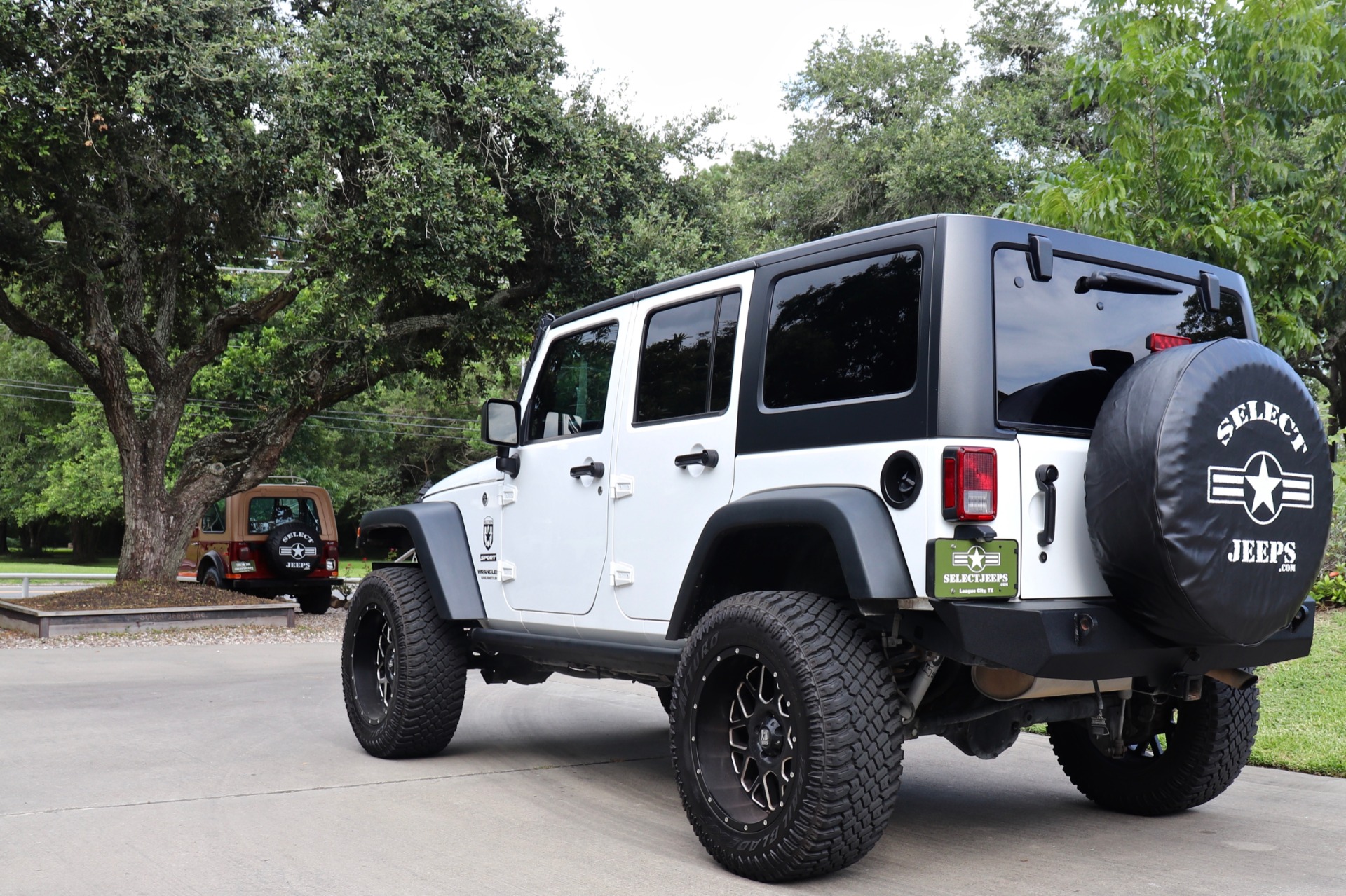 Used-2016-Jeep-Wrangler-Unlimited-Sport