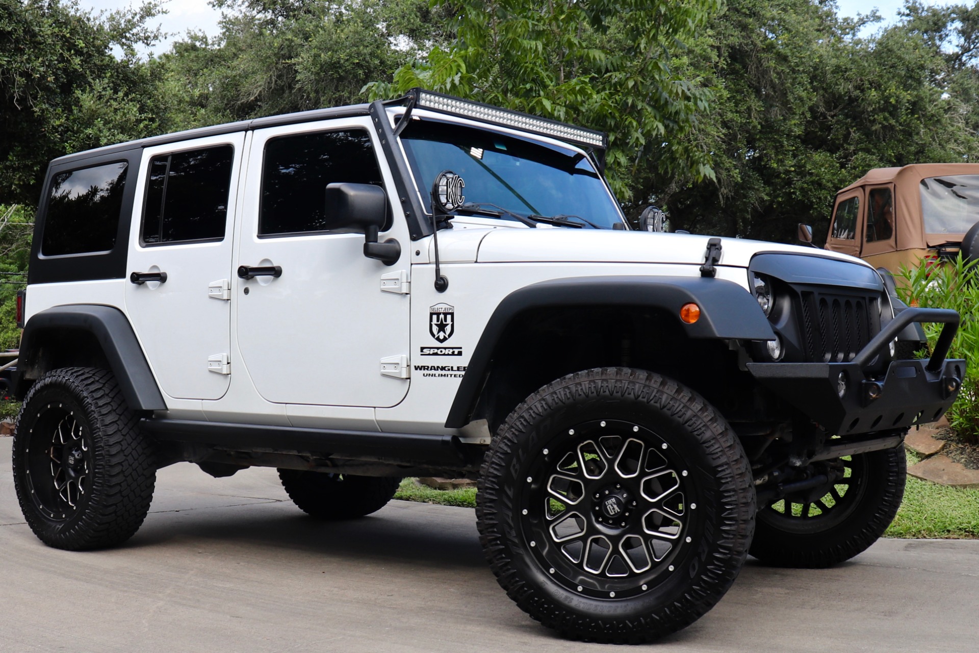 Used-2016-Jeep-Wrangler-Unlimited-Sport