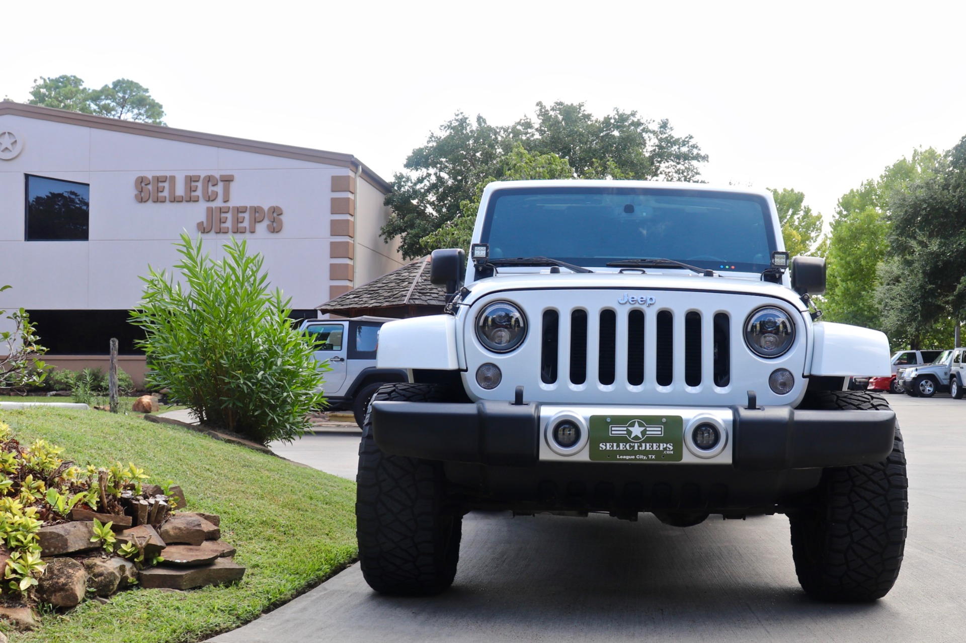 Used-2014-Jeep-Wrangler-Unlimited-Sahara