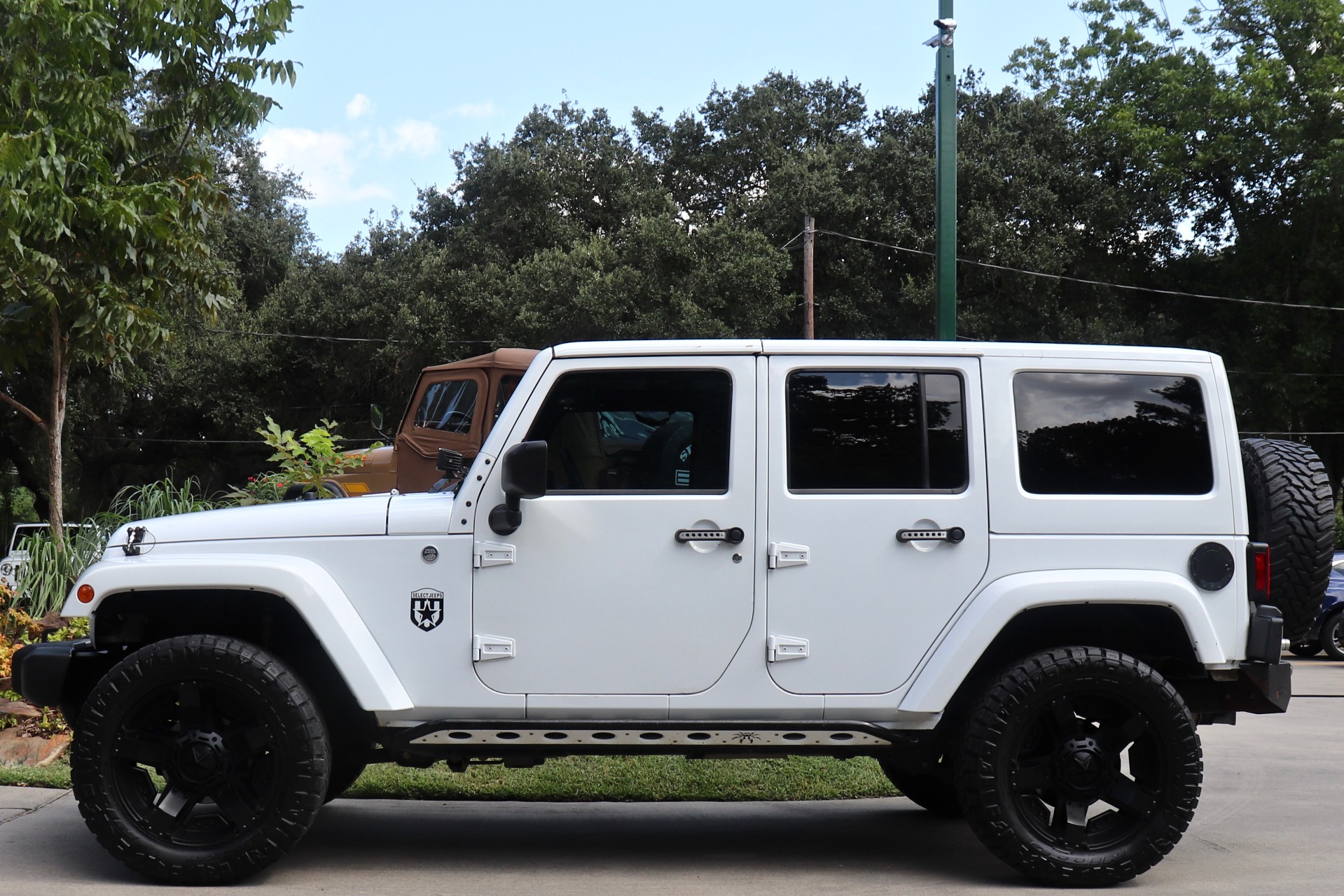 Used-2014-Jeep-Wrangler-Unlimited-Sahara