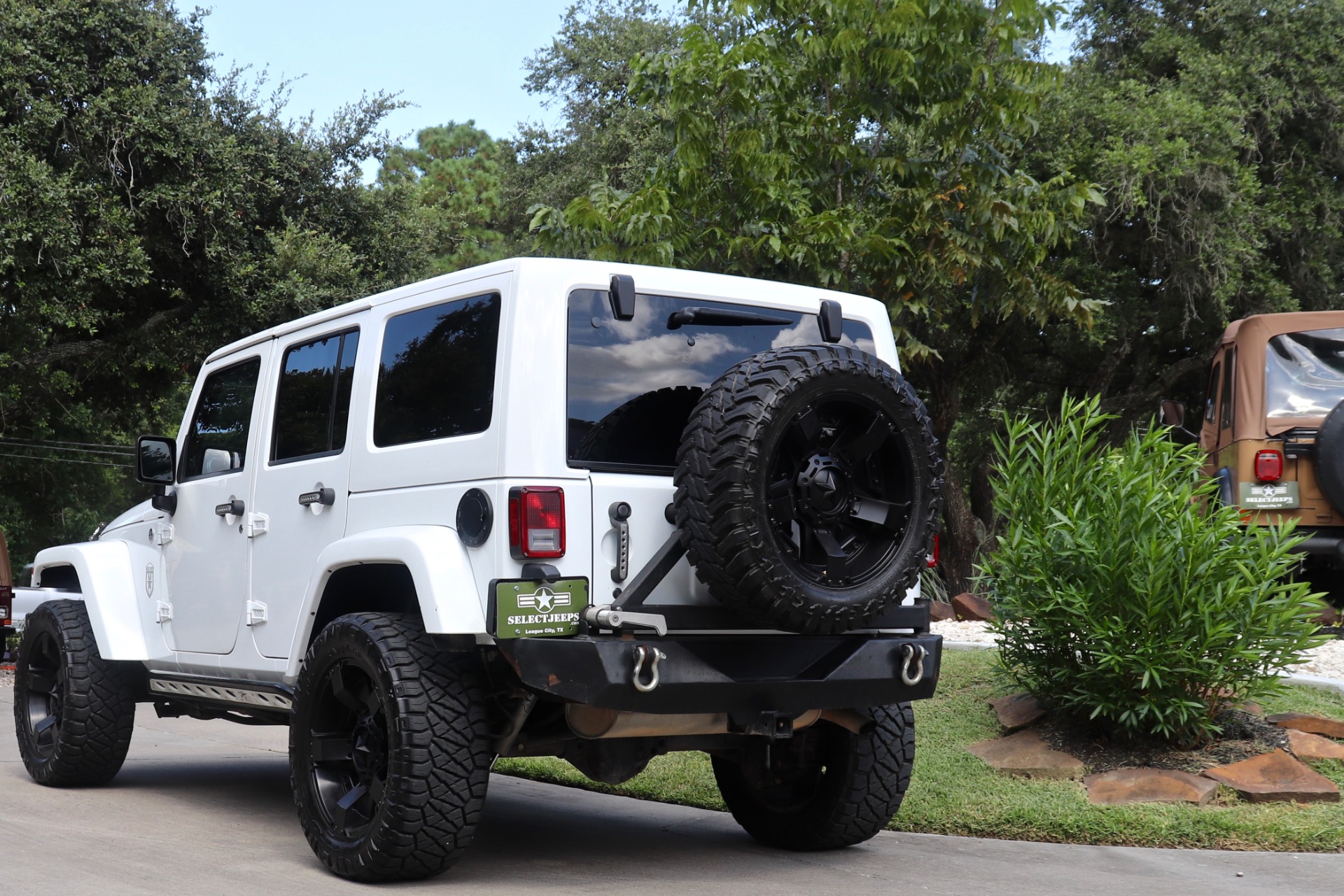 Used-2014-Jeep-Wrangler-Unlimited-Sahara