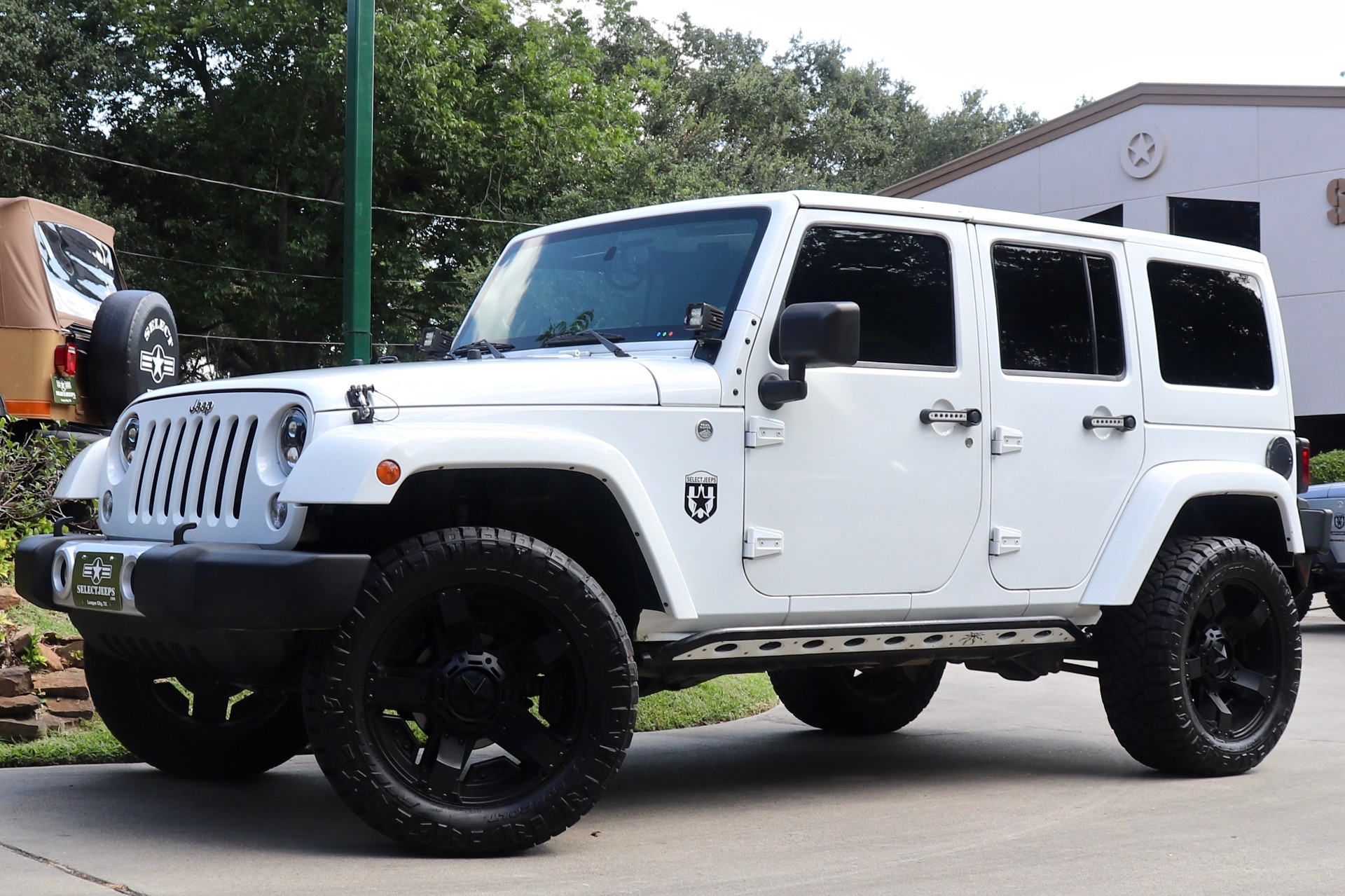 Used-2014-Jeep-Wrangler-Unlimited-Sahara