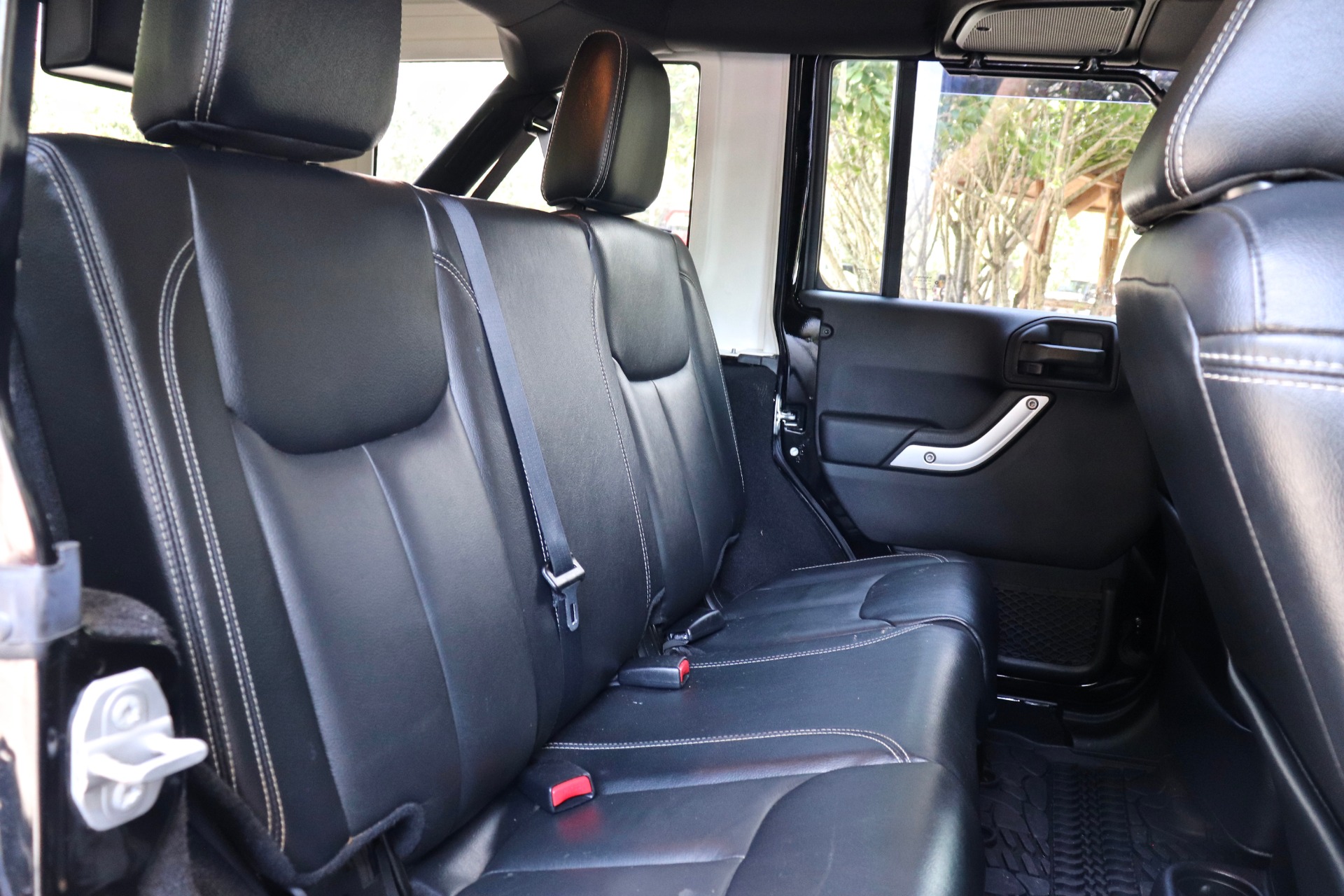 Used-2015-Jeep-Wrangler-Unlimited-Rubicon
