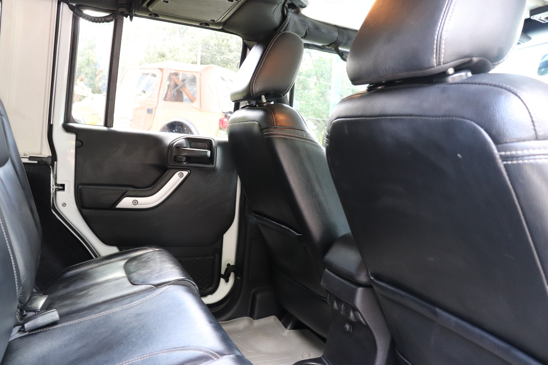 Used-2015-Jeep-Wrangler-Unlimited-Sahara