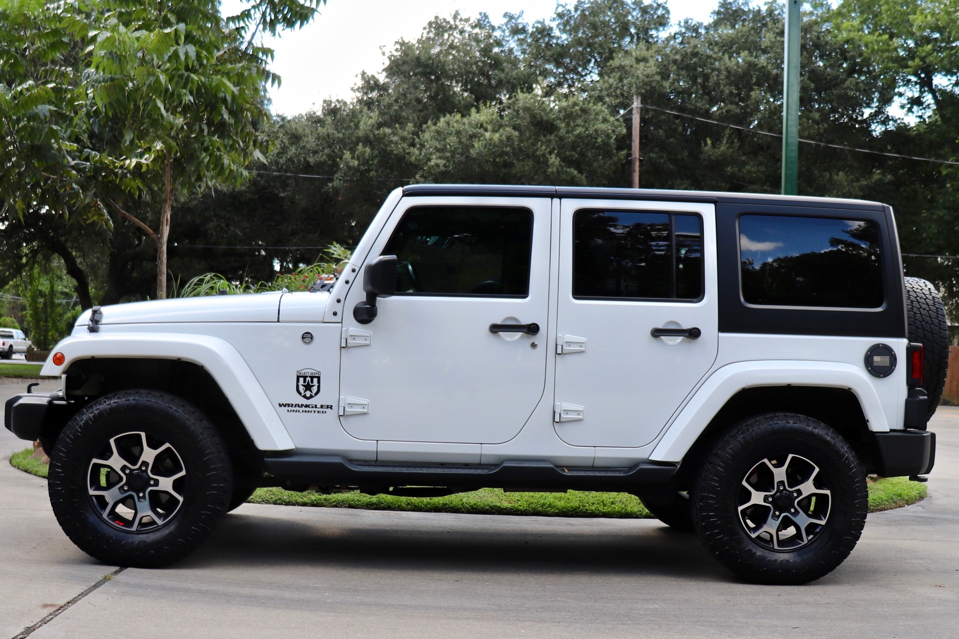 Used-2015-Jeep-Wrangler-Unlimited-Sahara