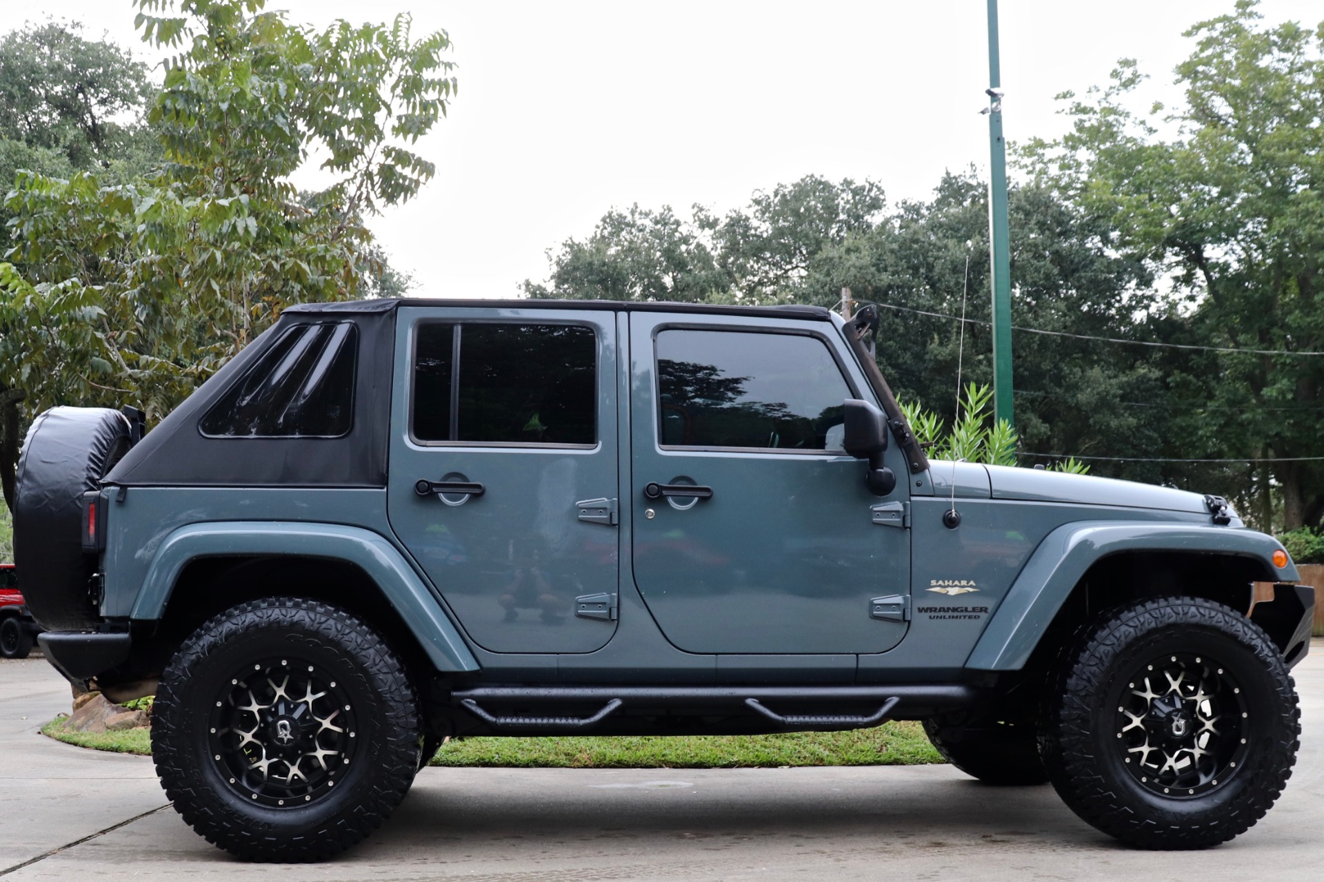 Used-2014-Jeep-Wrangler-Unlimited-Sahara