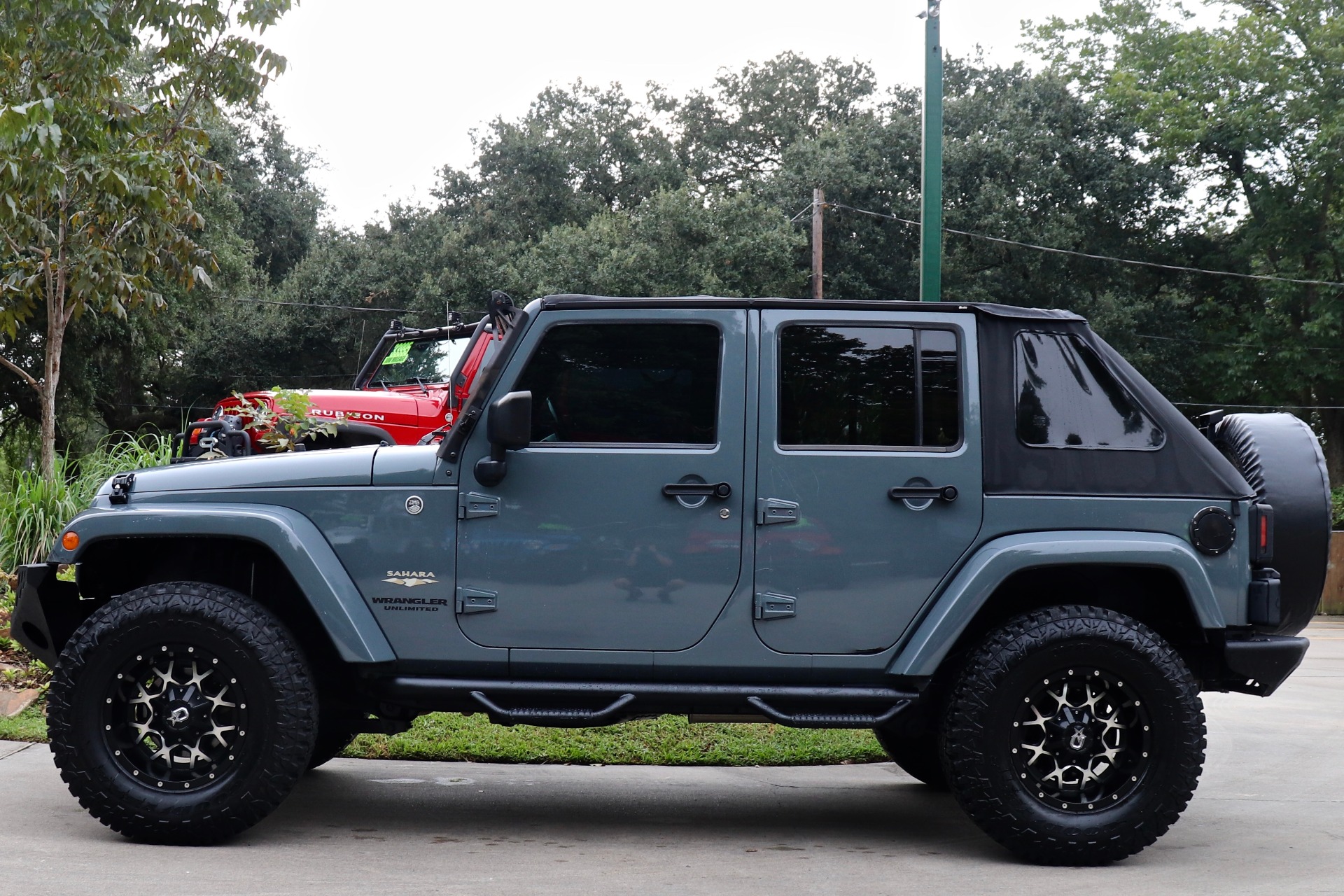 Used-2014-Jeep-Wrangler-Unlimited-Sahara