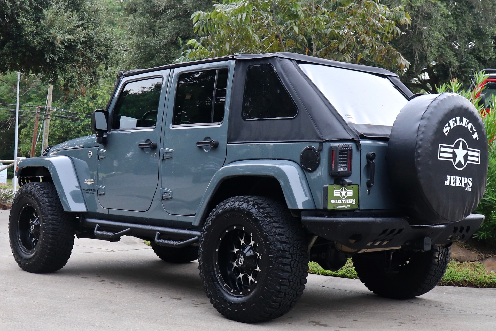 Used-2014-Jeep-Wrangler-Unlimited-Sahara