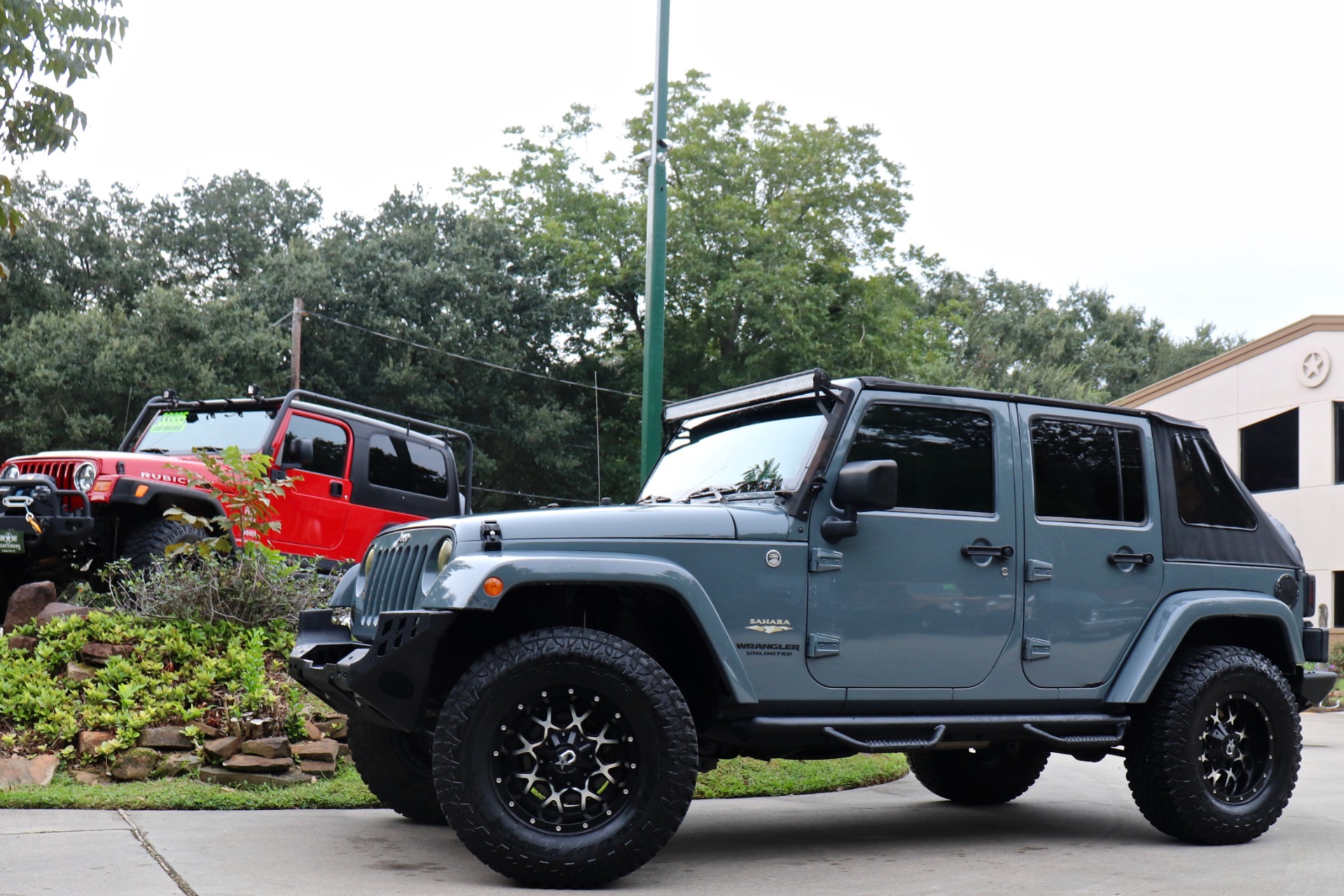 Used-2014-Jeep-Wrangler-Unlimited-Sahara