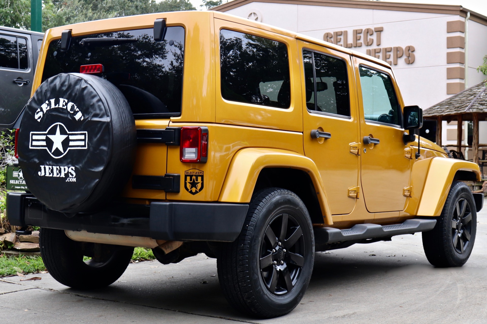 Used-2014-Jeep-Wrangler-Unlimited-Altitude-Edition