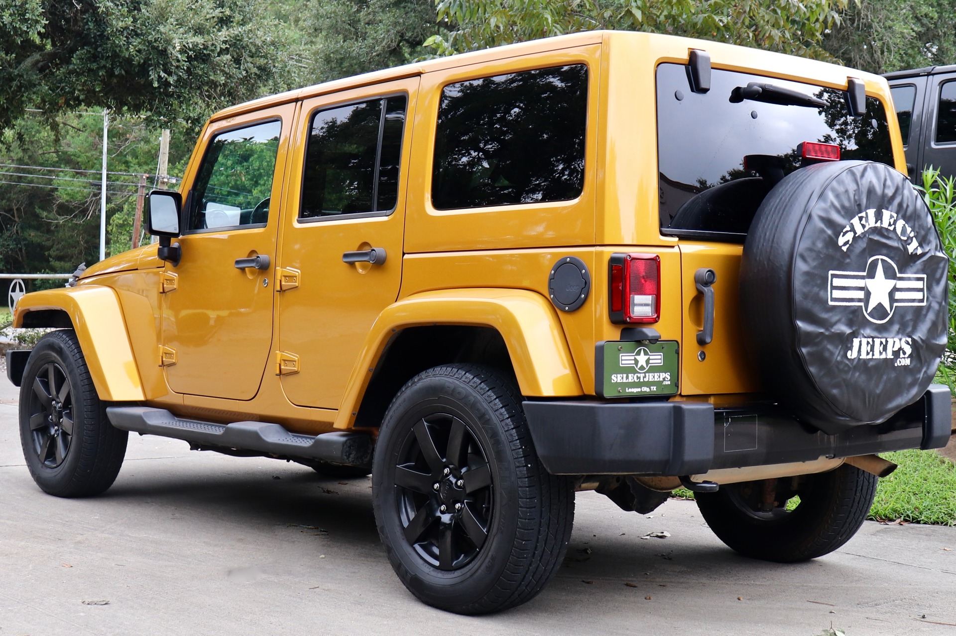 Used-2014-Jeep-Wrangler-Unlimited-Altitude-Edition