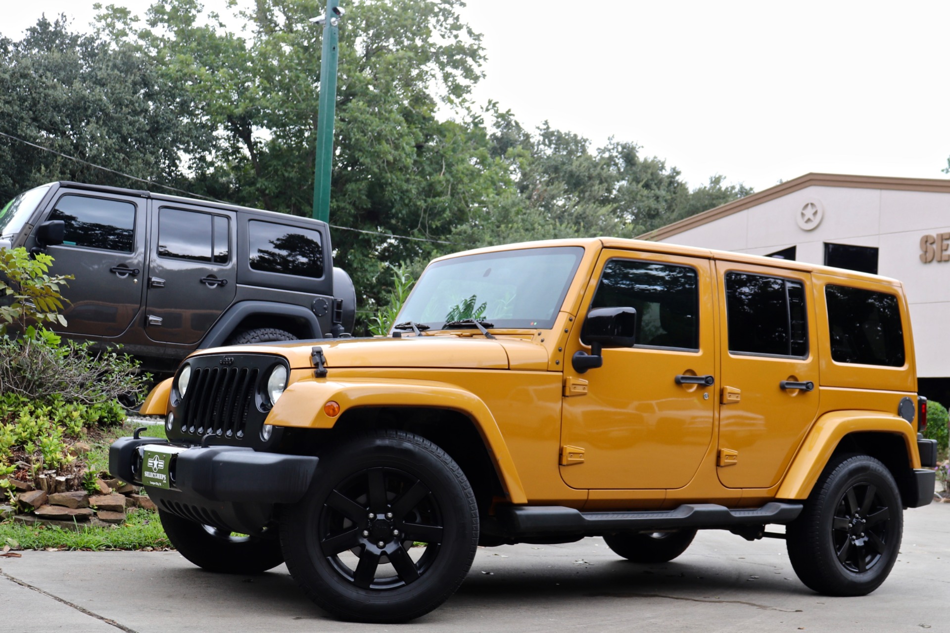 Used-2014-Jeep-Wrangler-Unlimited-Altitude-Edition