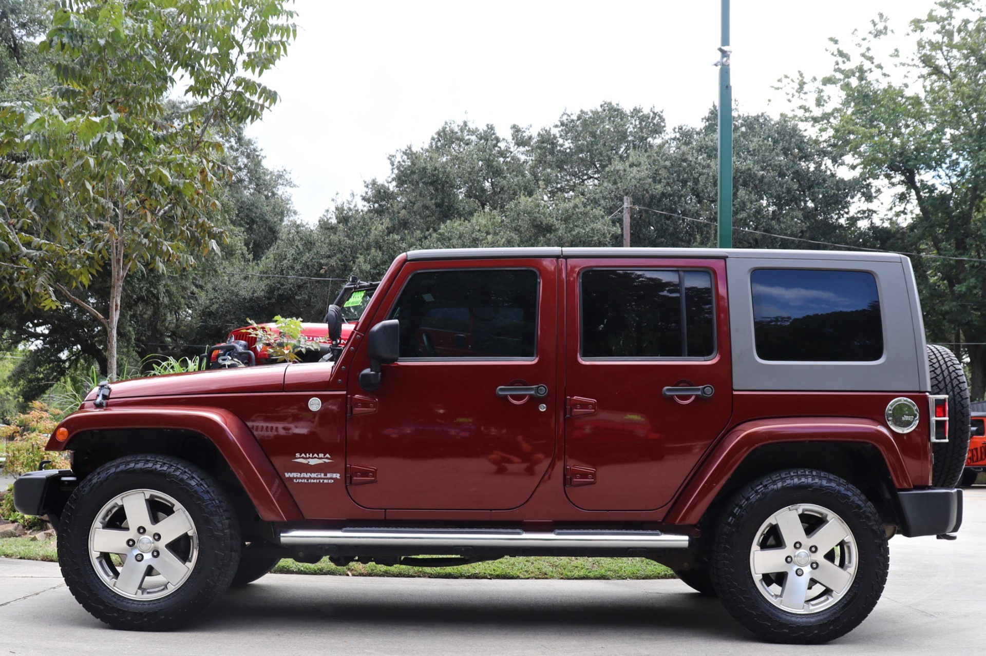 Used-2010-Jeep-Wrangler-Unlimited-Sahara