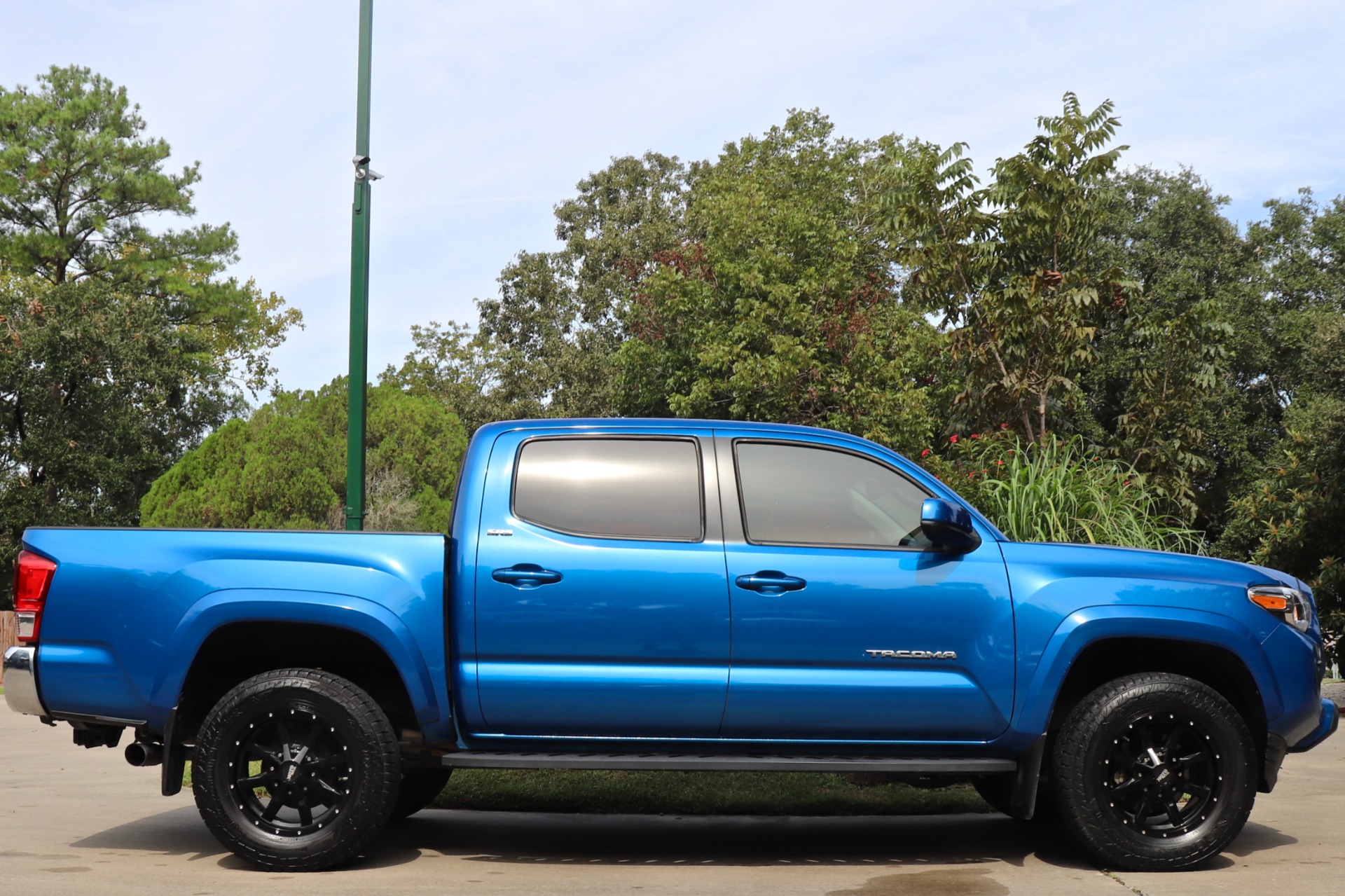 Used-2017-Toyota-Tacoma-SR5-V6