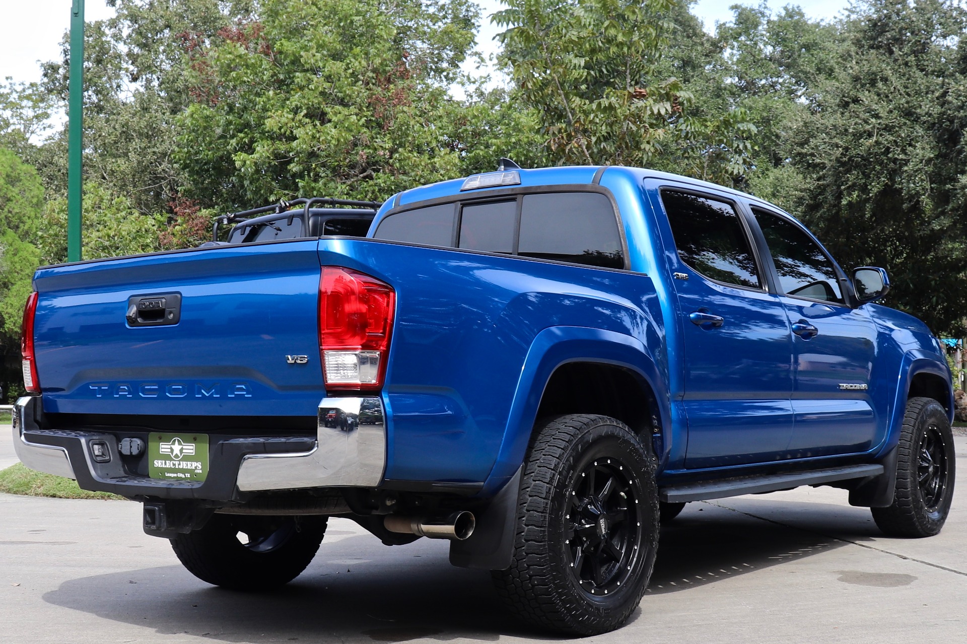 Used-2017-Toyota-Tacoma-SR5-V6