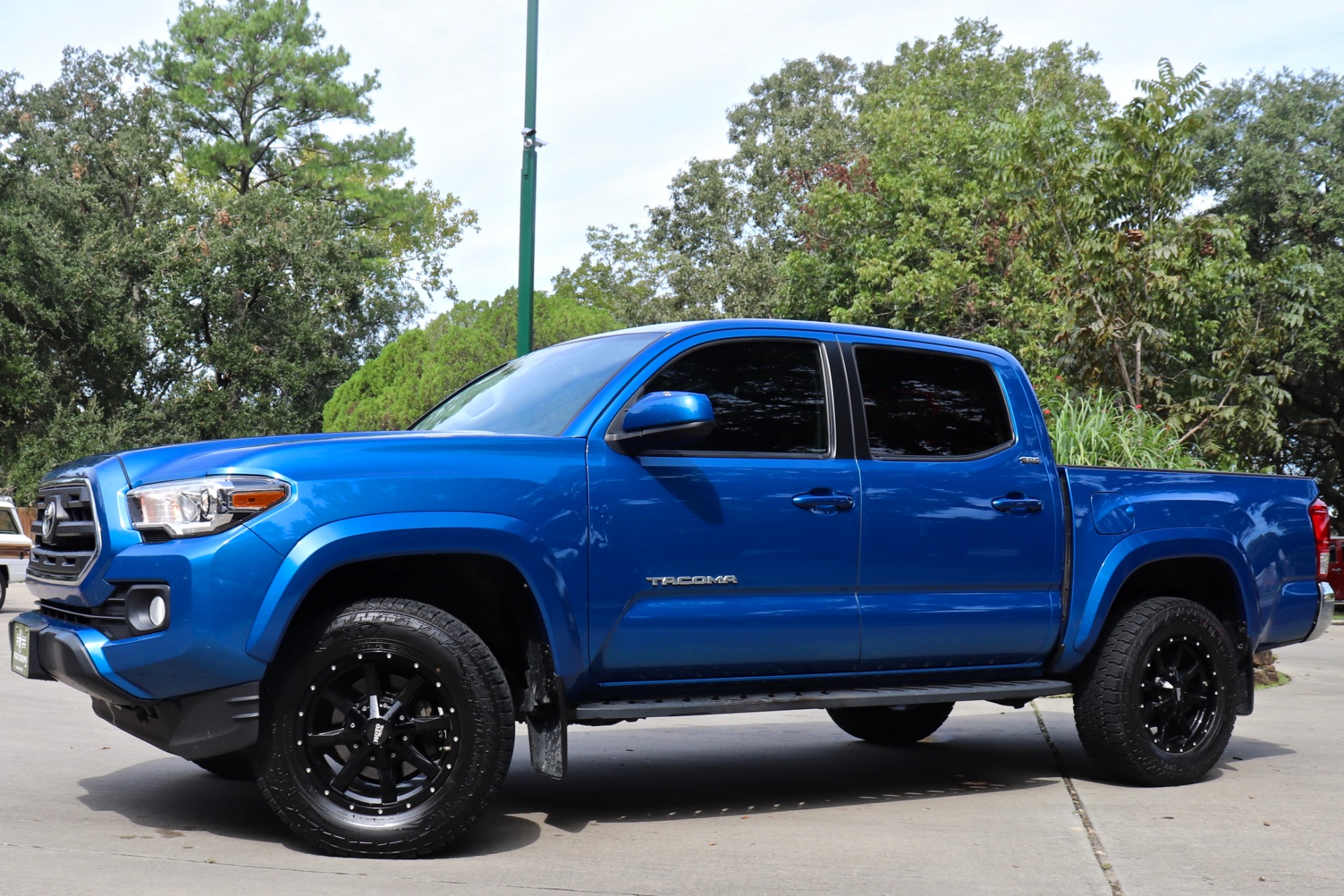 Used-2017-Toyota-Tacoma-SR5-V6