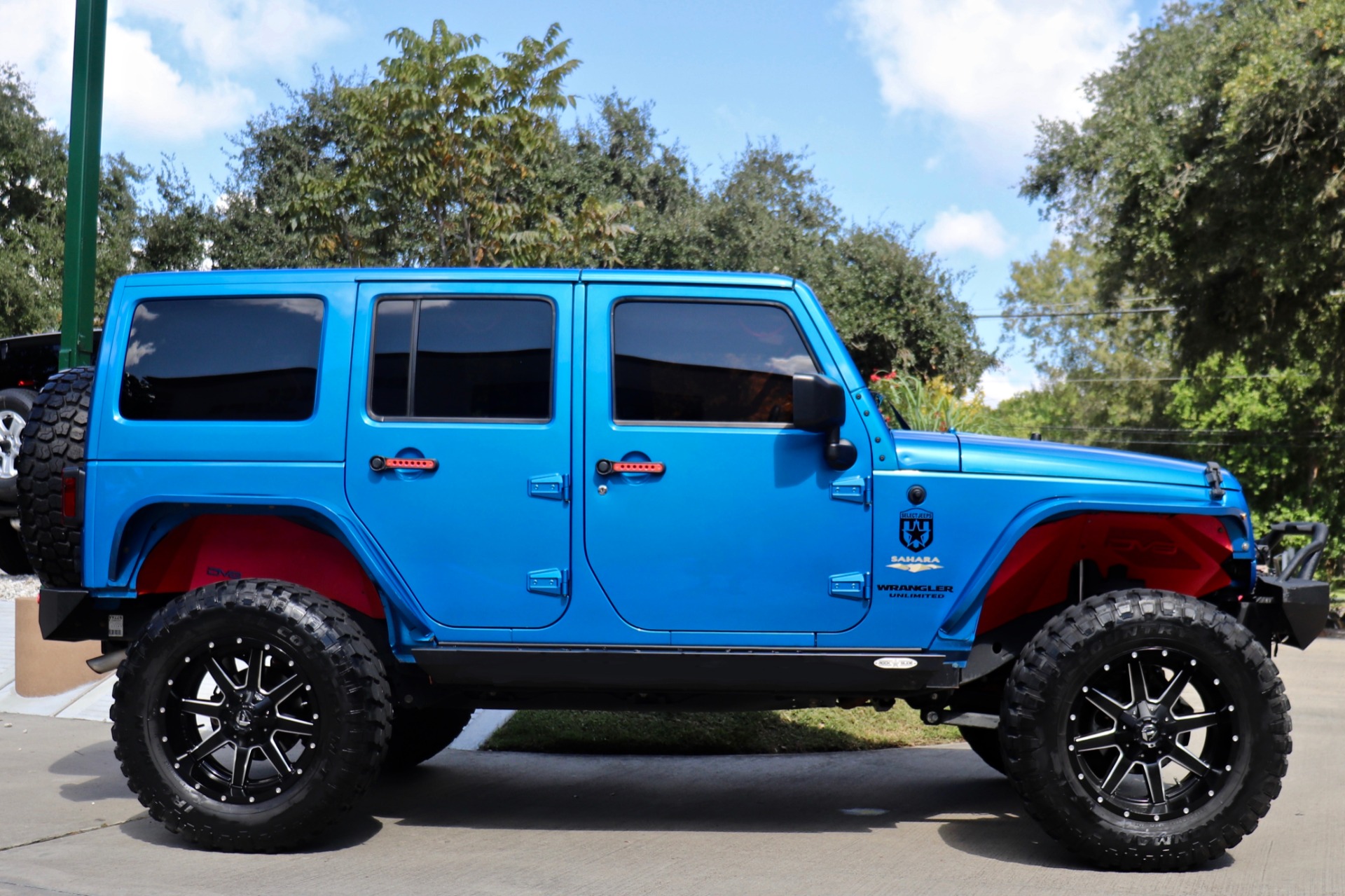 Used-2015-Jeep-Wrangler-Unlimited-Sahara