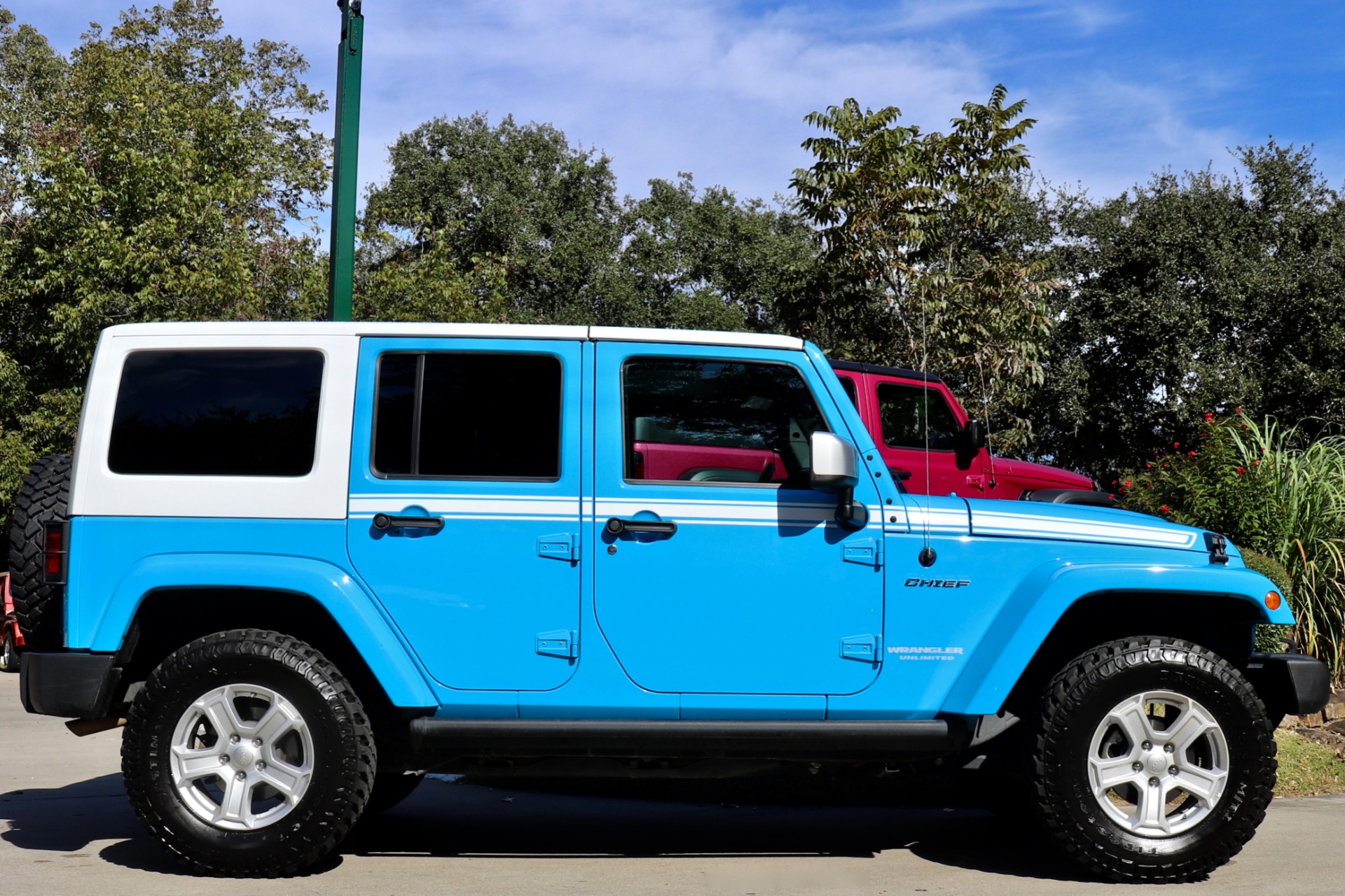 Used-2017-Jeep-Wrangler-Unlimited-Chief-Edition