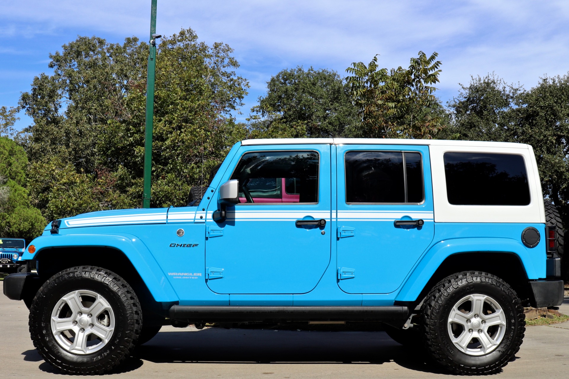 Used-2017-Jeep-Wrangler-Unlimited-Chief-Edition