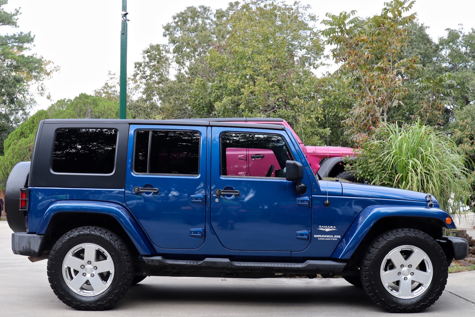 Used-2010-Jeep-Wrangler-Unlimited-Sahara