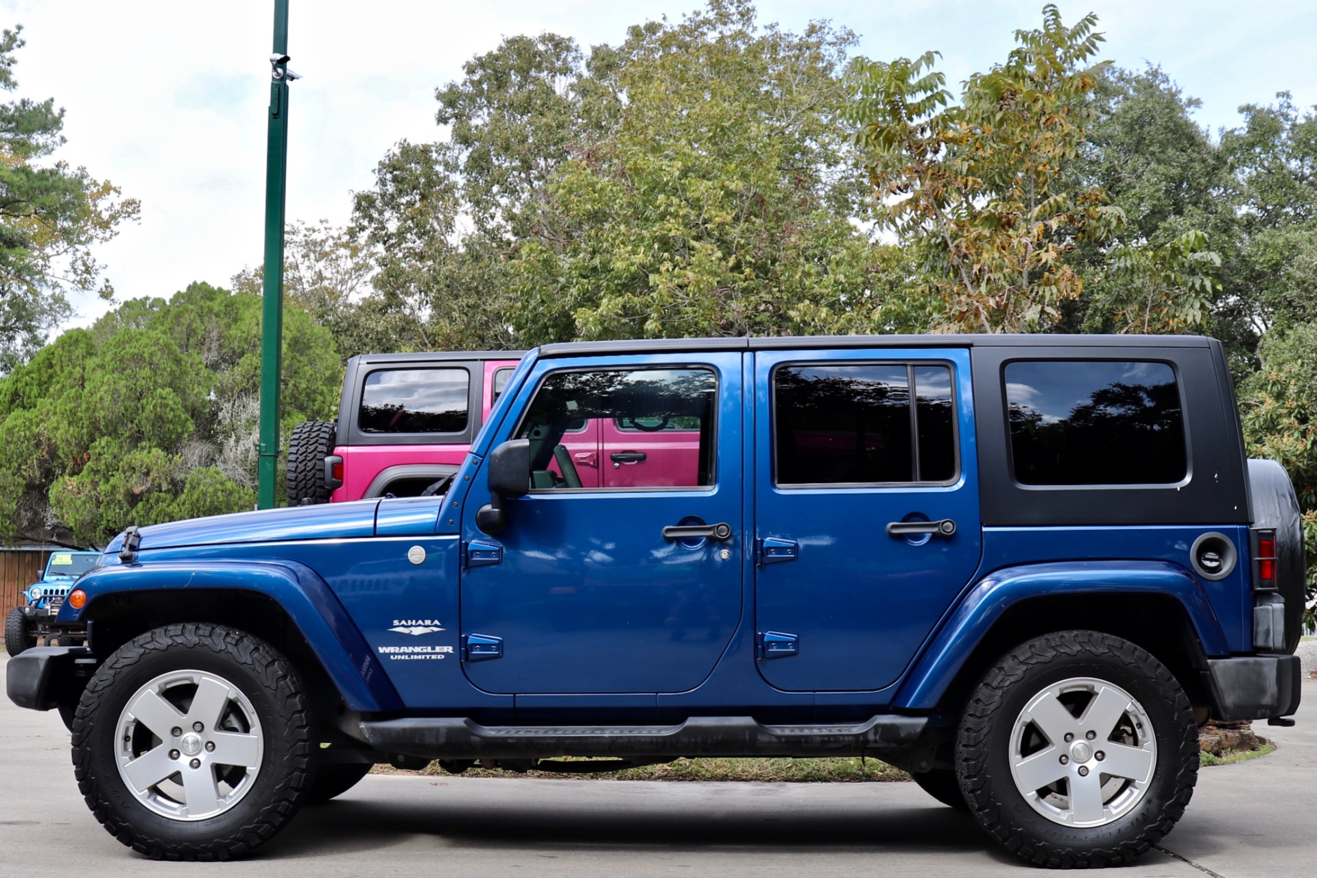 Used-2010-Jeep-Wrangler-Unlimited-Sahara