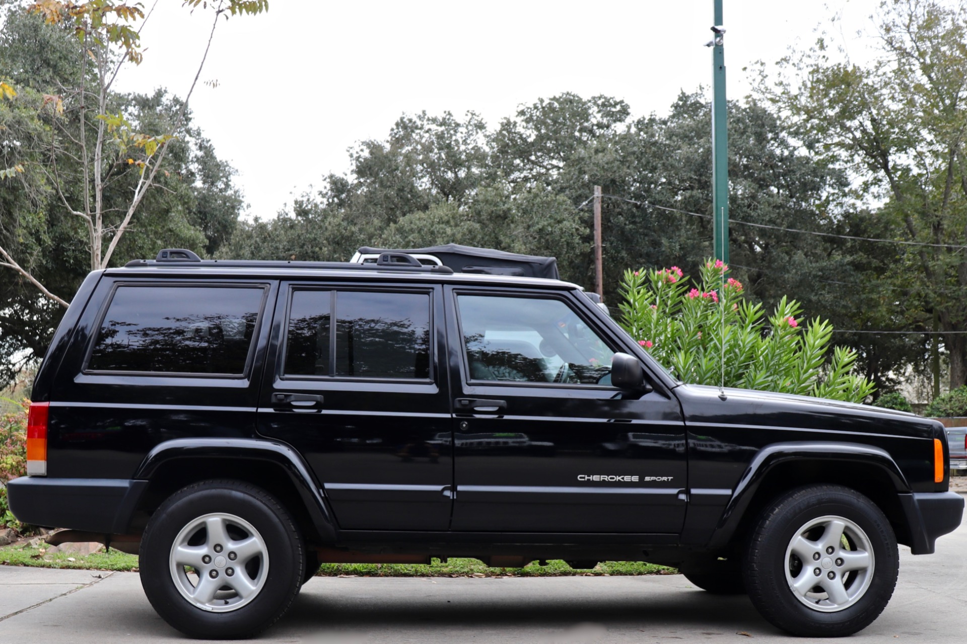 Used-2001-Jeep-Cherokee-Sport