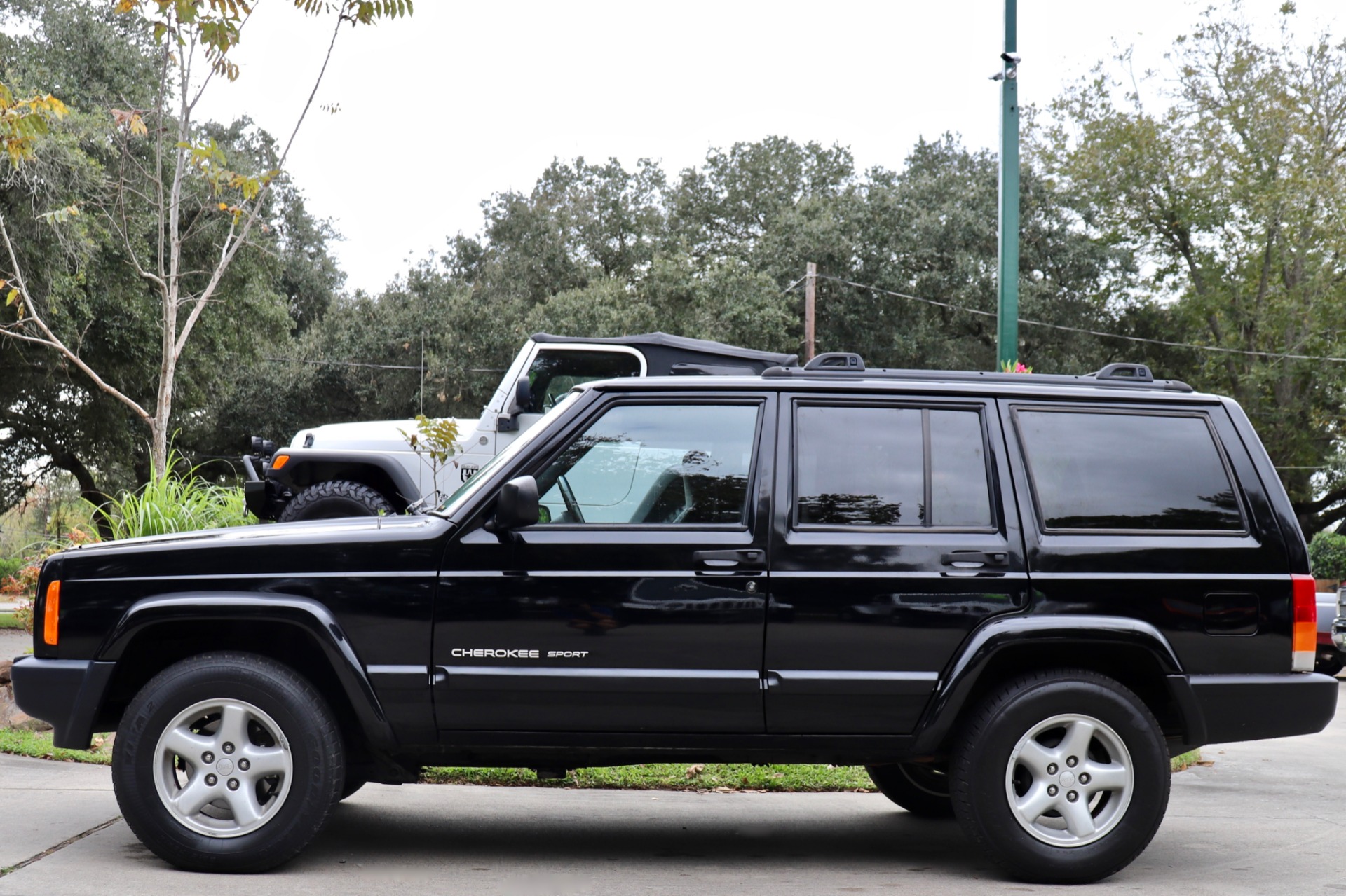 Used-2001-Jeep-Cherokee-Sport