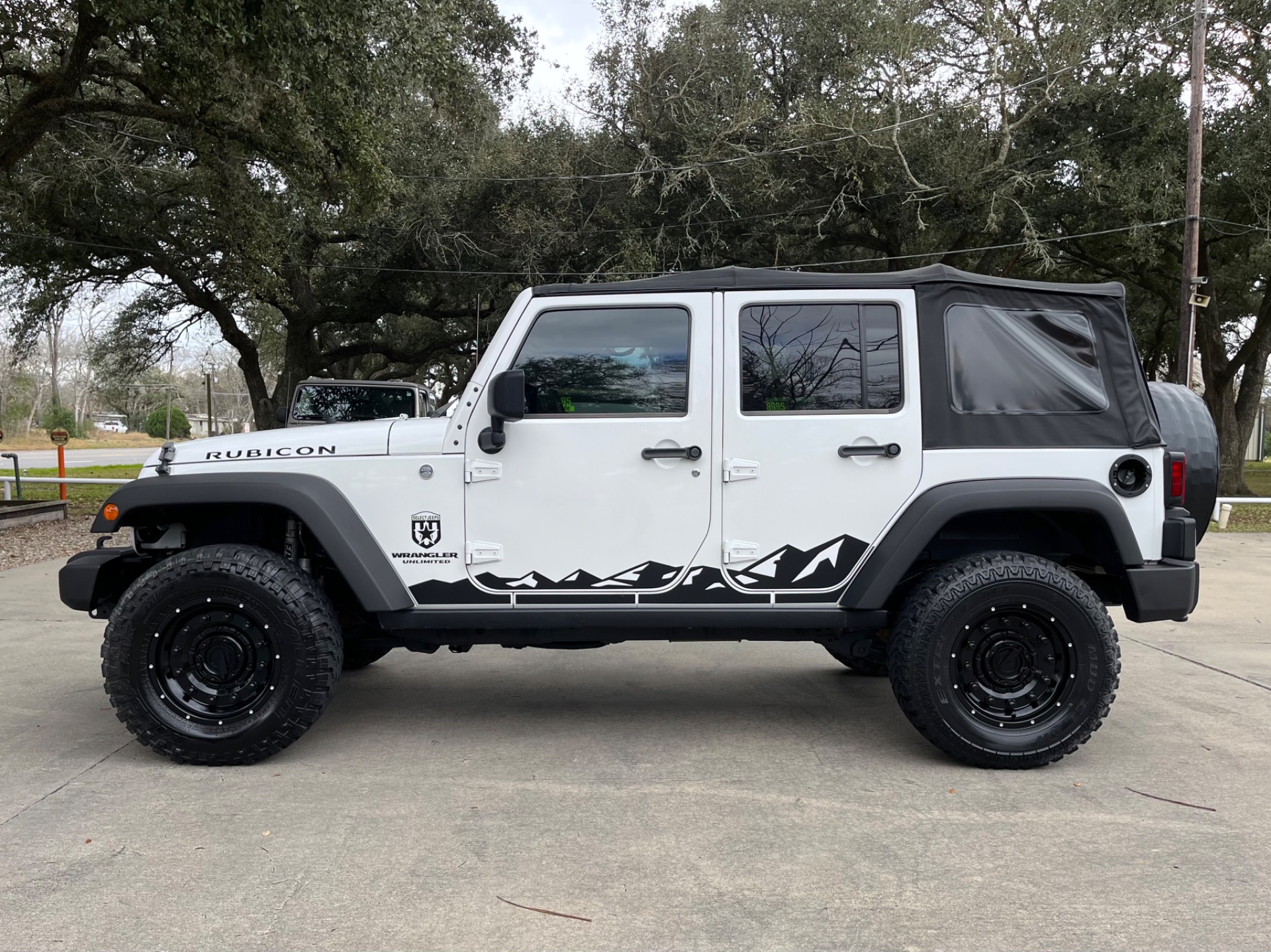 Used-2014-Jeep-Wrangler-Unlimited-Rubicon