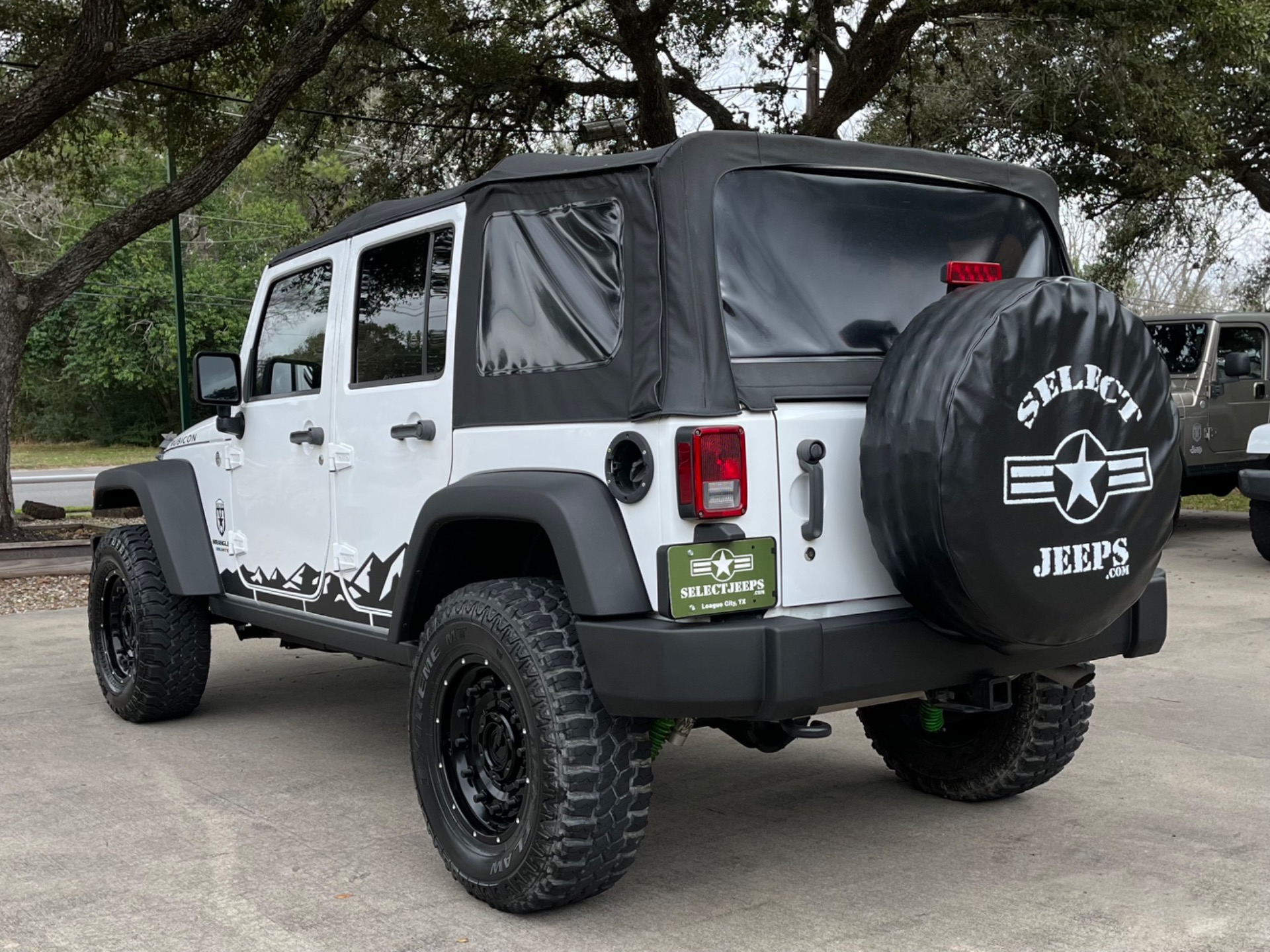 Used-2014-Jeep-Wrangler-Unlimited-Rubicon