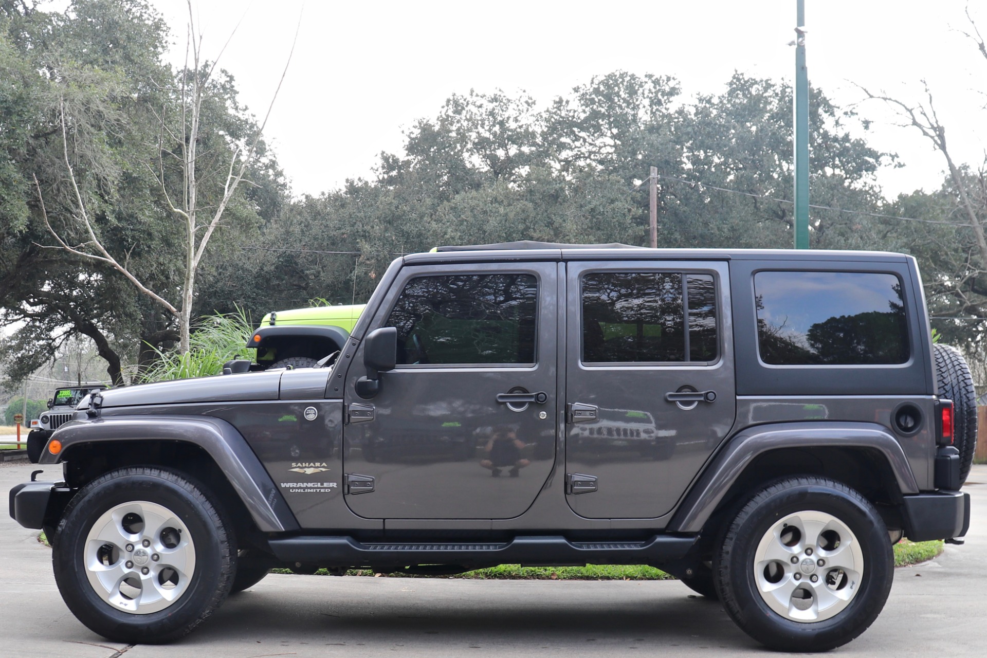 Used-2014-Jeep-Wrangler-Unlimited-Sahara