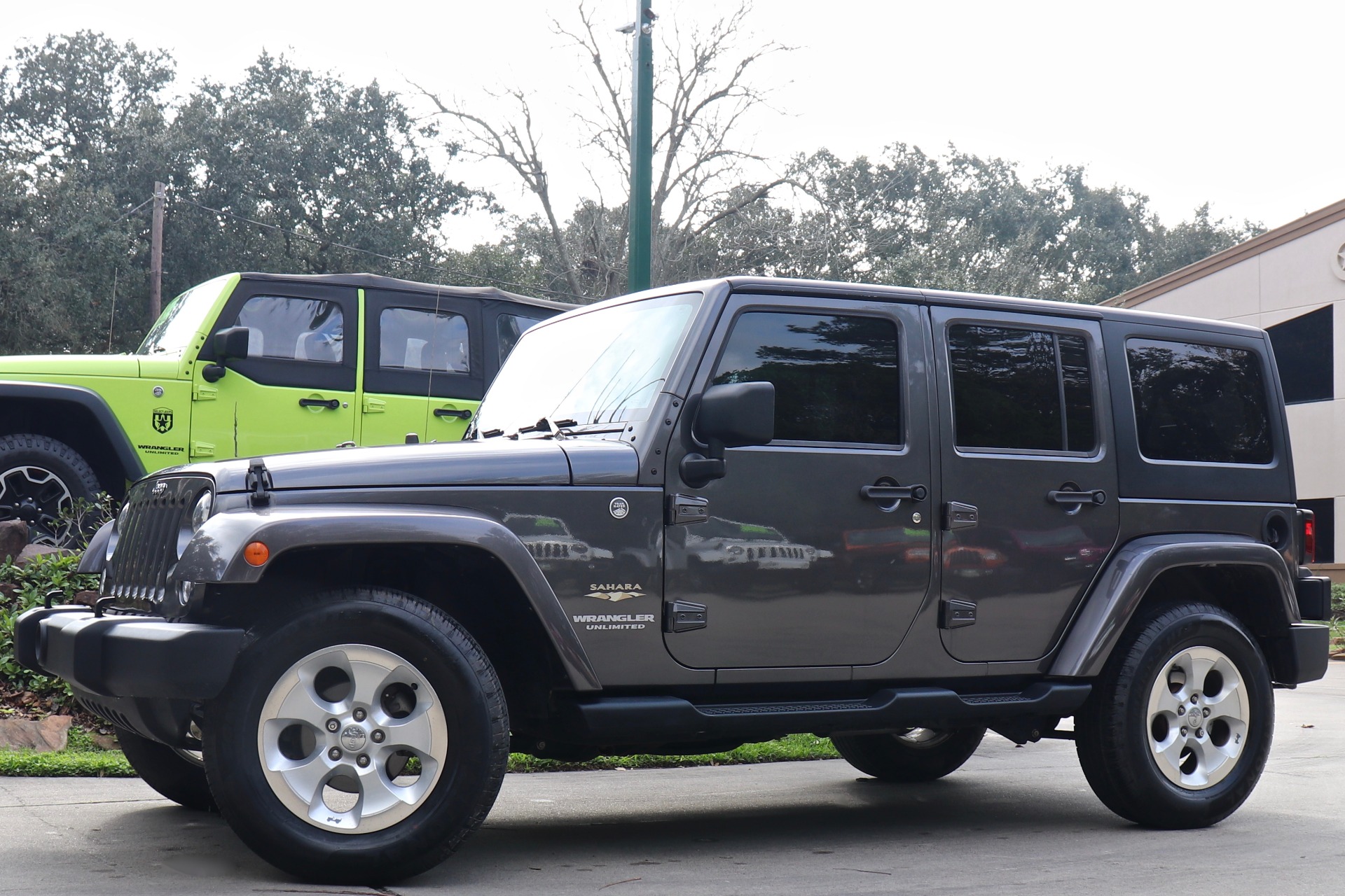 Used-2014-Jeep-Wrangler-Unlimited-Sahara