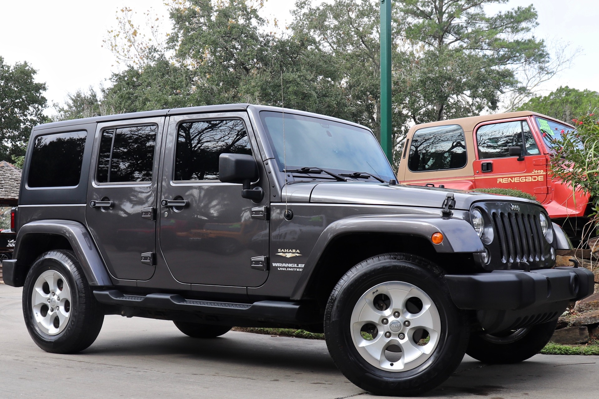 Used-2014-Jeep-Wrangler-Unlimited-Sahara