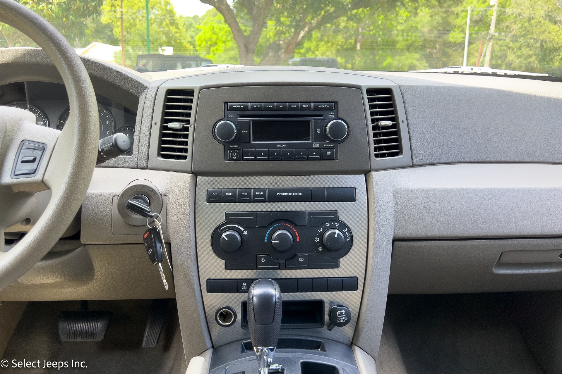 Used-2006-Jeep-Grand-Cherokee-Laredo