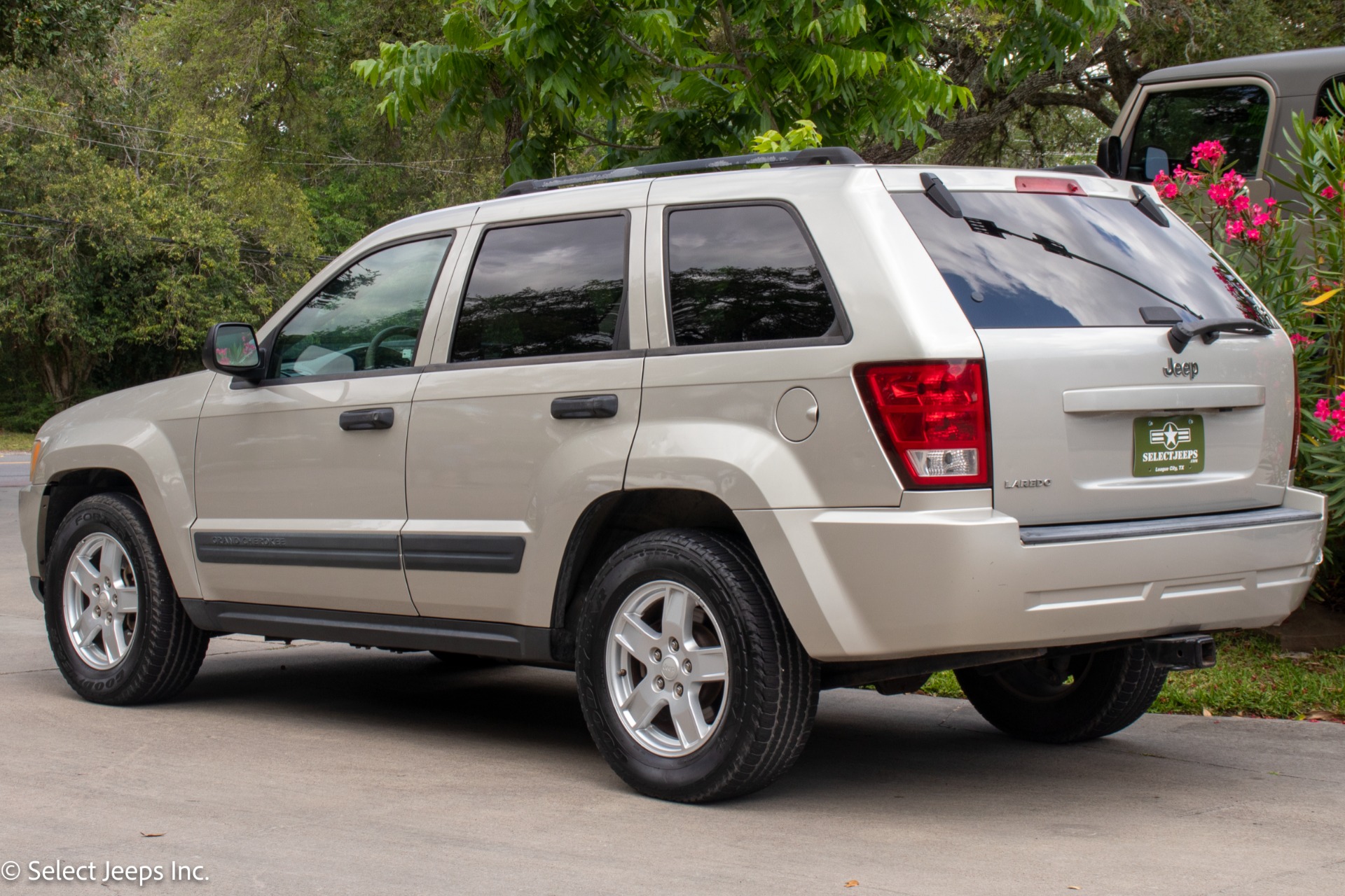 Used-2006-Jeep-Grand-Cherokee-Laredo