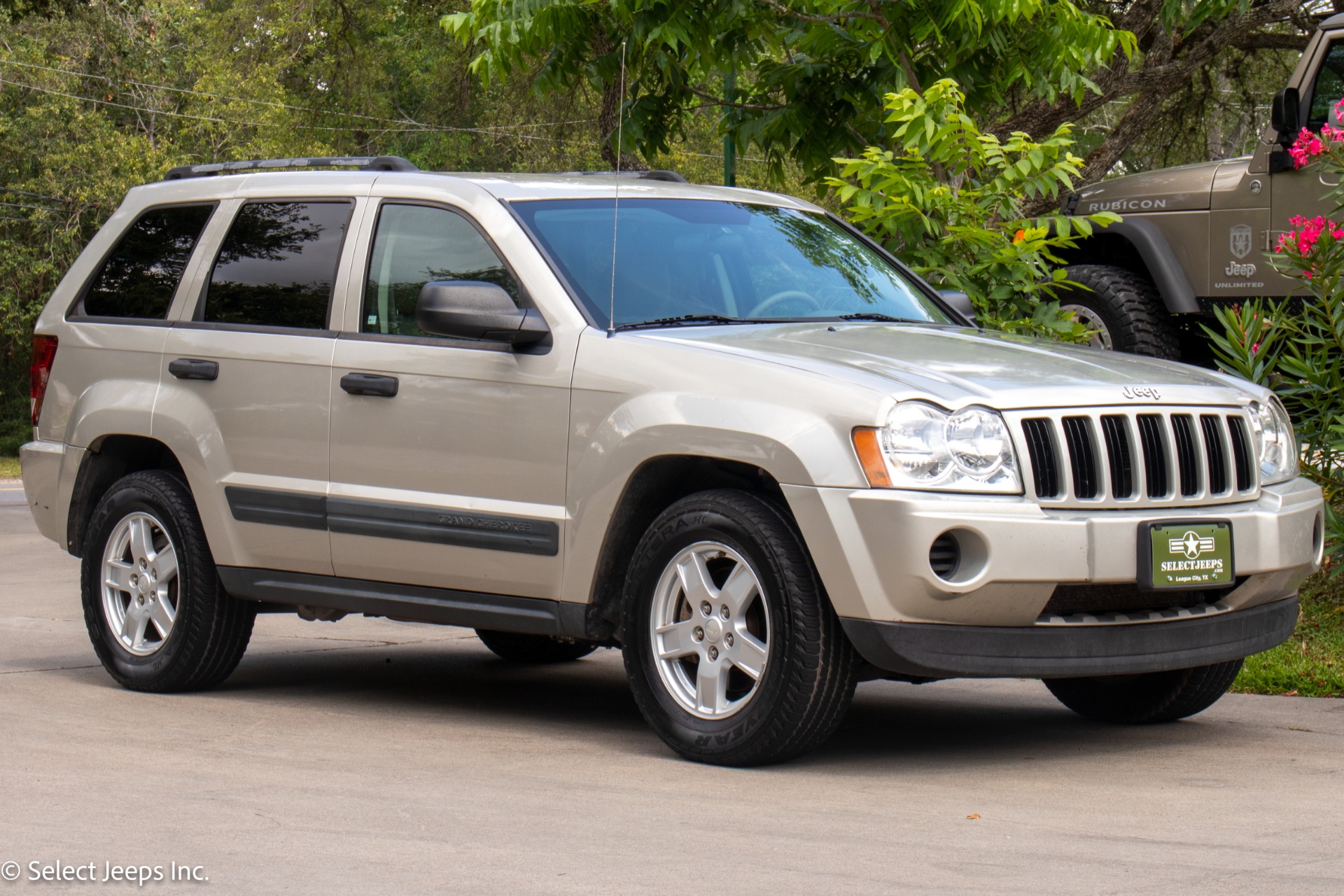 Used-2006-Jeep-Grand-Cherokee-Laredo