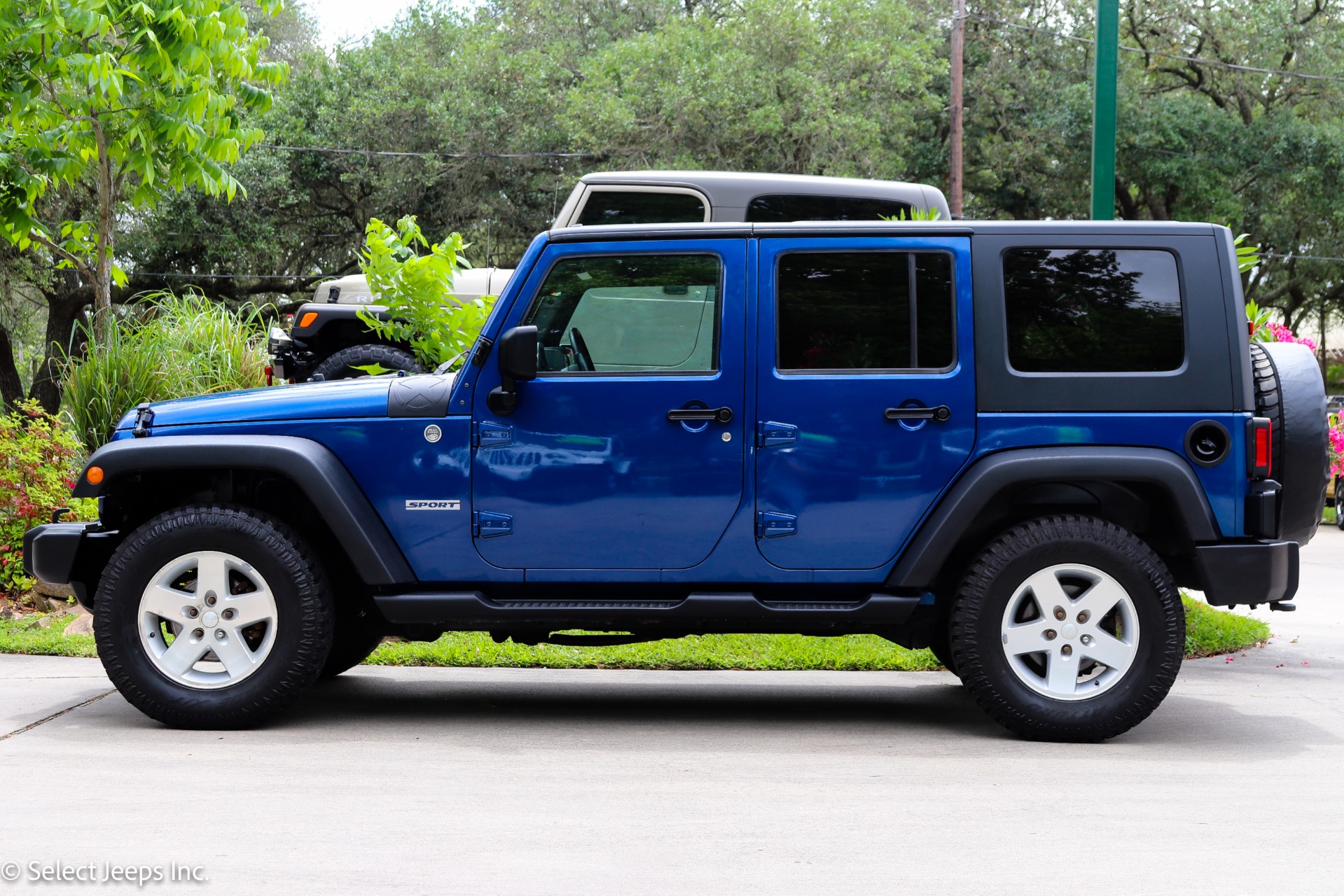 Used-2010-Jeep-Wrangler-Unlimited-Sport