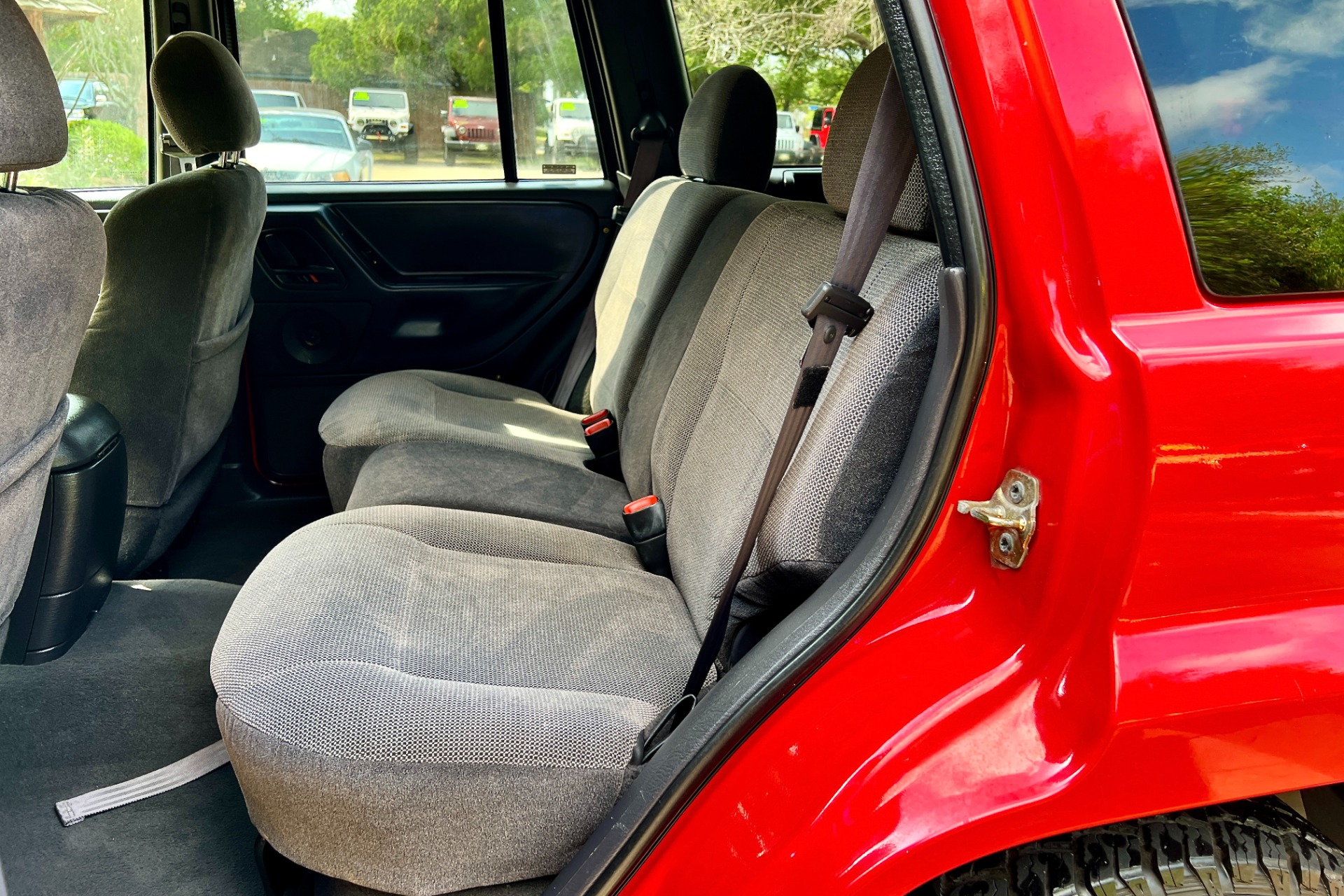 Used-2001-Jeep-Grand-Cherokee-Laredo