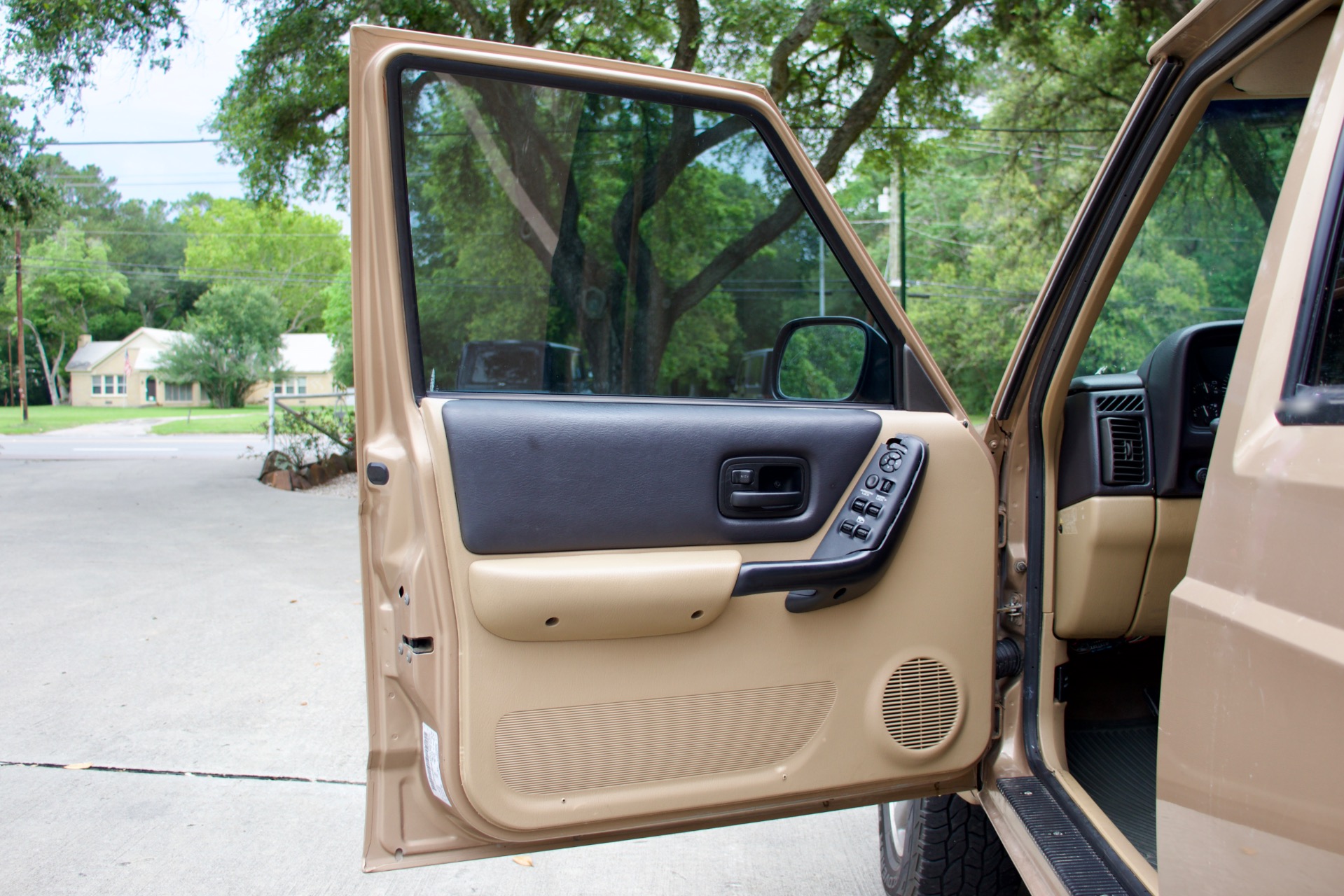 Used-1999-Jeep-Cherokee-Classic