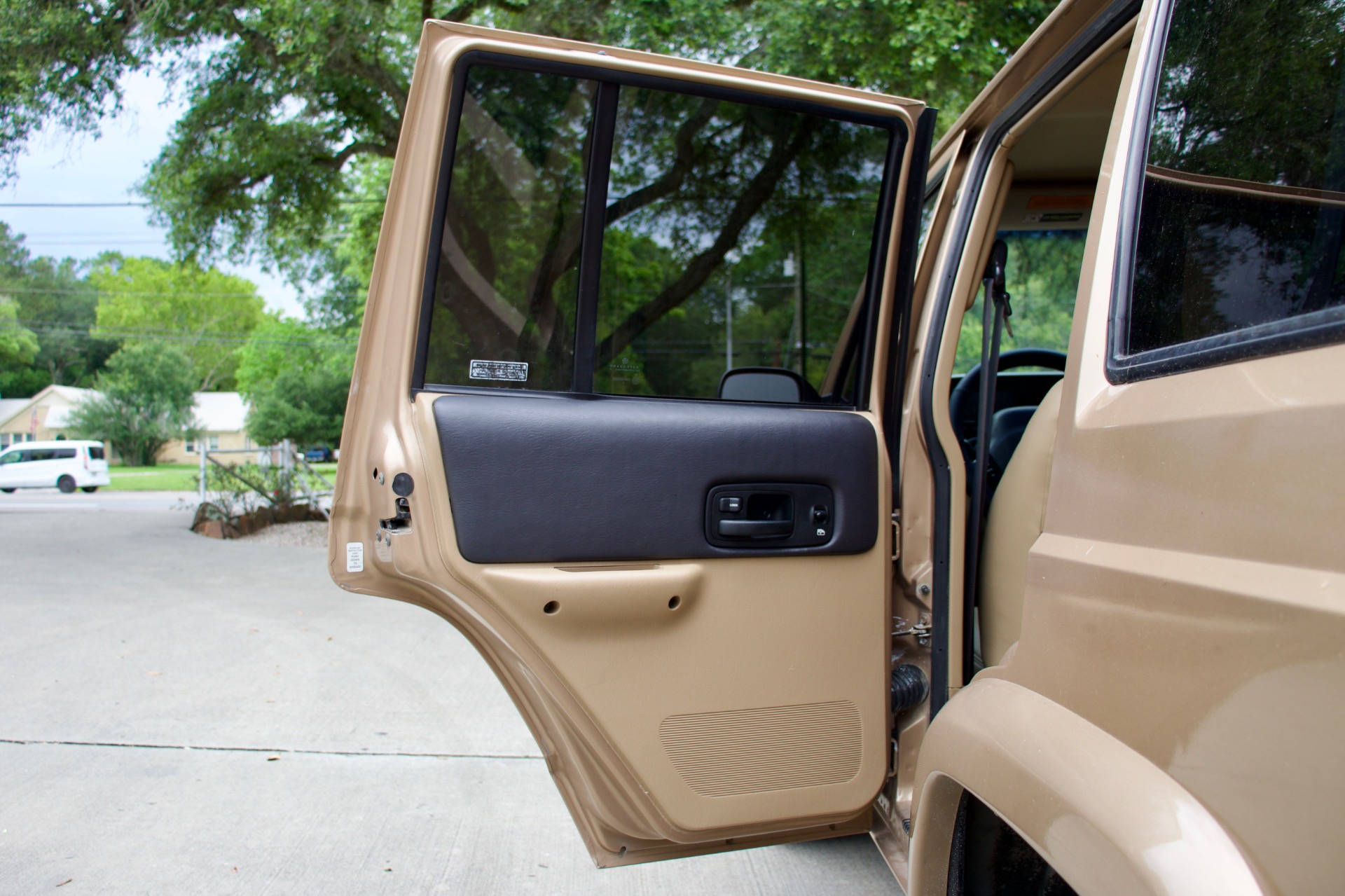 Used-1999-Jeep-Cherokee-Classic