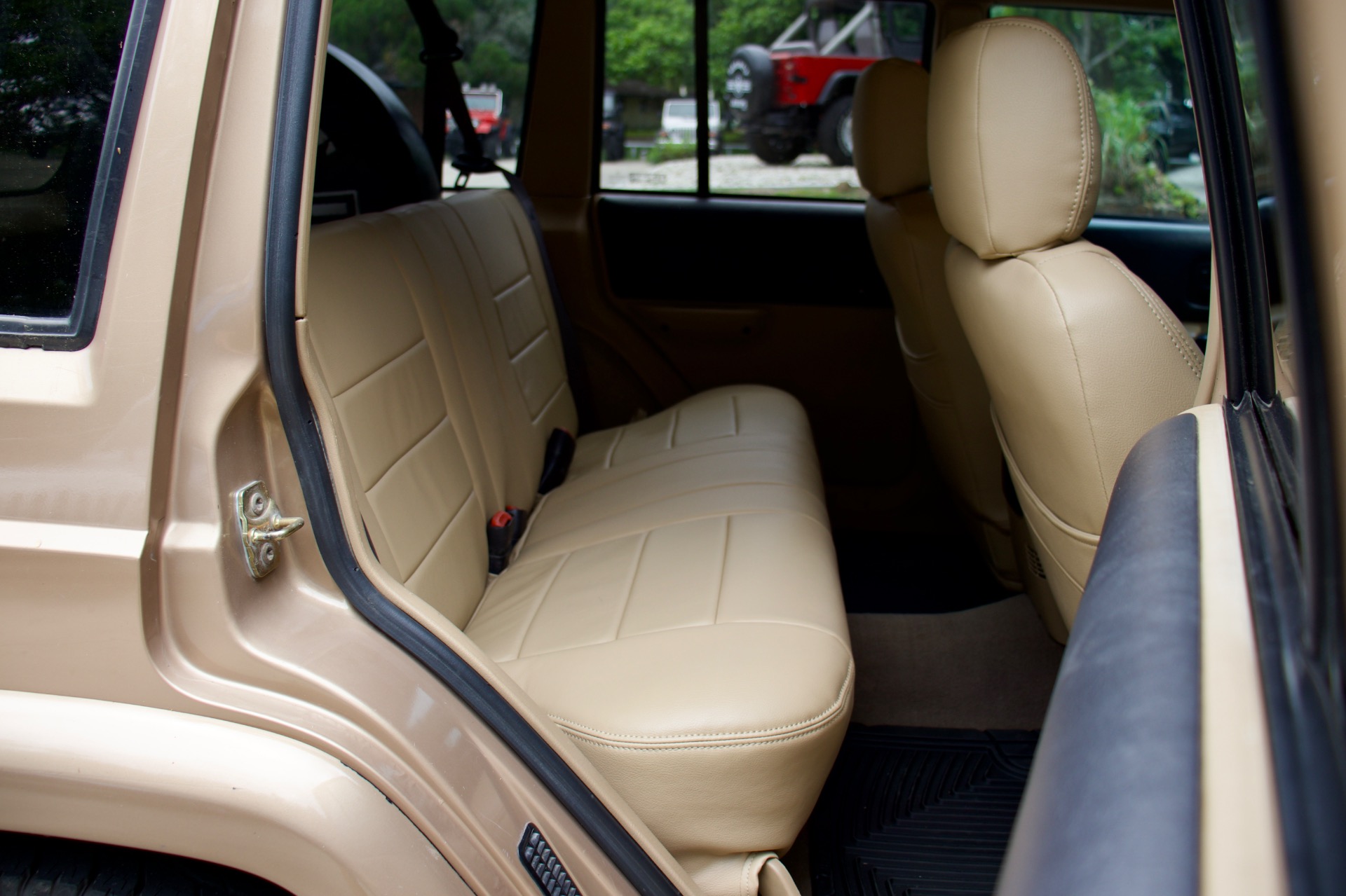 Used-1999-Jeep-Cherokee-Classic
