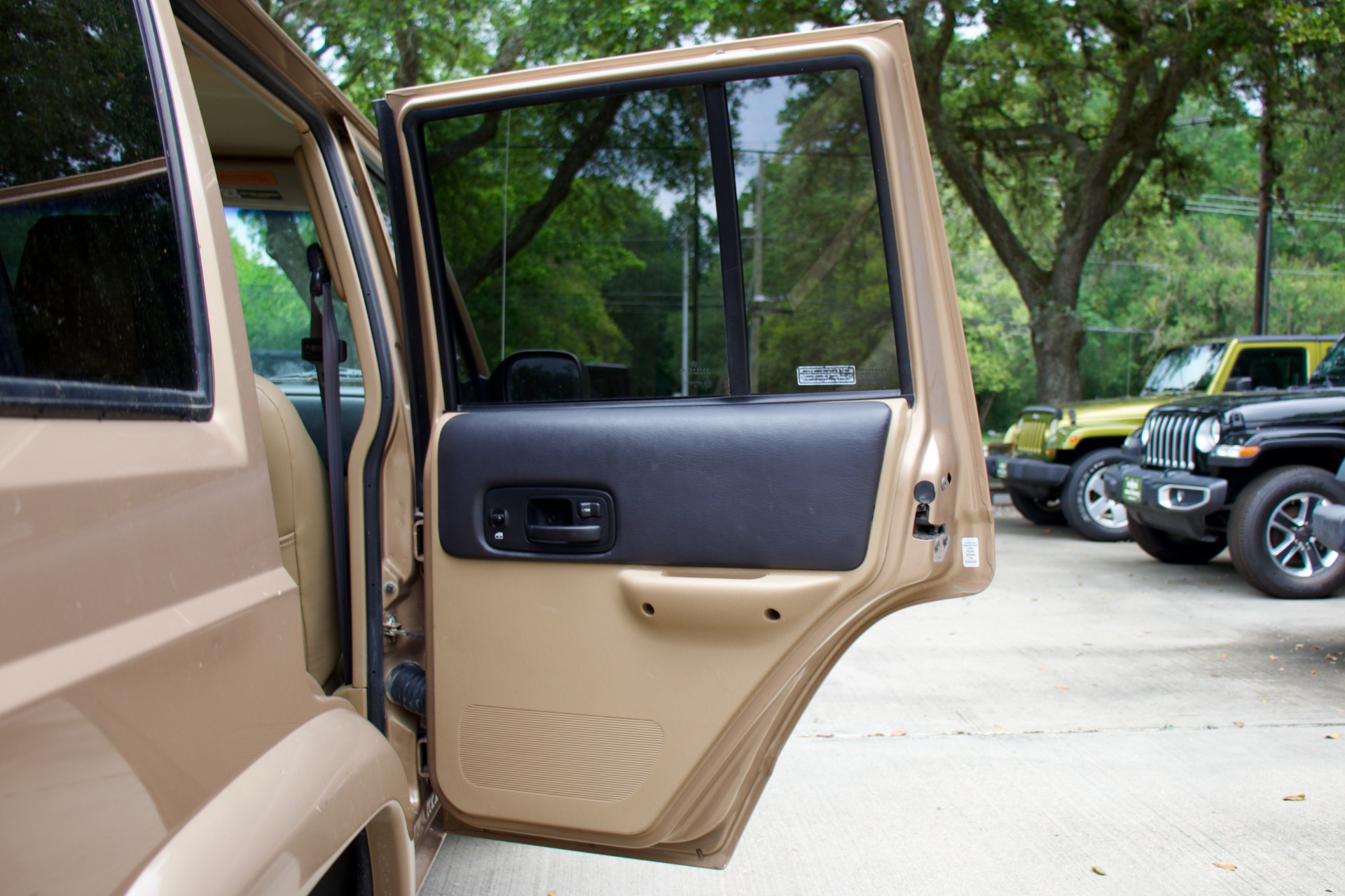 Used-1999-Jeep-Cherokee-Classic