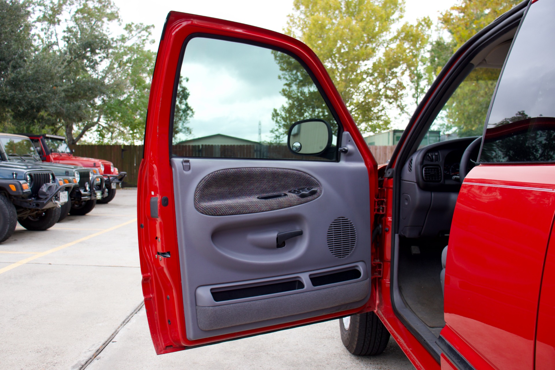 Used-2001-Dodge-Ram-Pickup-2500-SLT