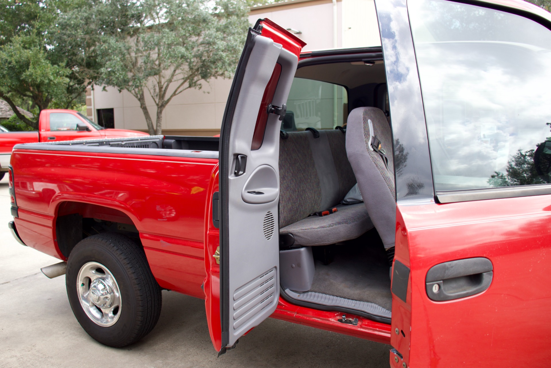 Used-2001-Dodge-Ram-Pickup-2500-SLT