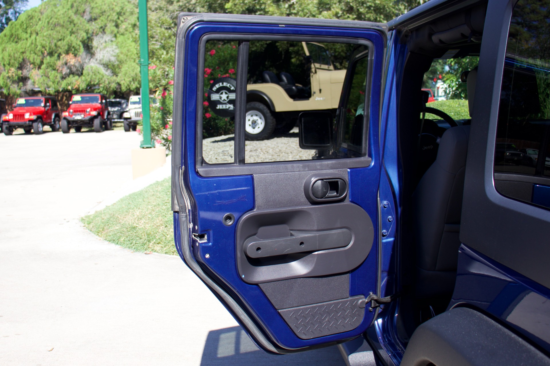 Used-2009-Jeep-Wrangler-Unlimited-Rubicon