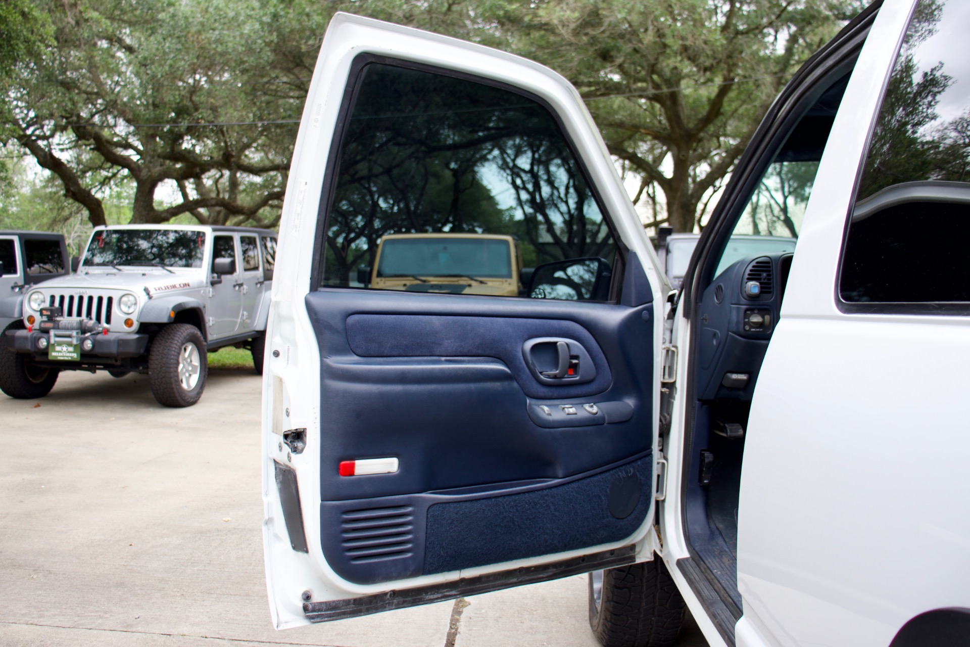 Used-1995-Chevrolet-Tahoe-LS