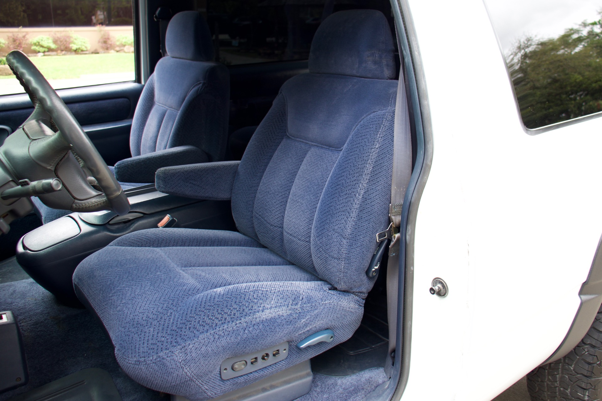 Used-1995-Chevrolet-Tahoe-LS